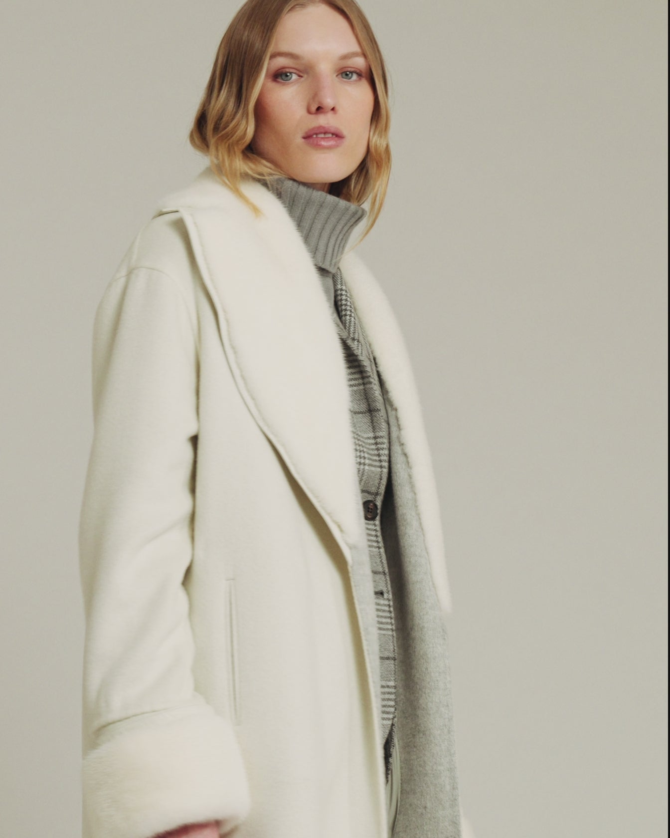 white cashmere coat with fur details