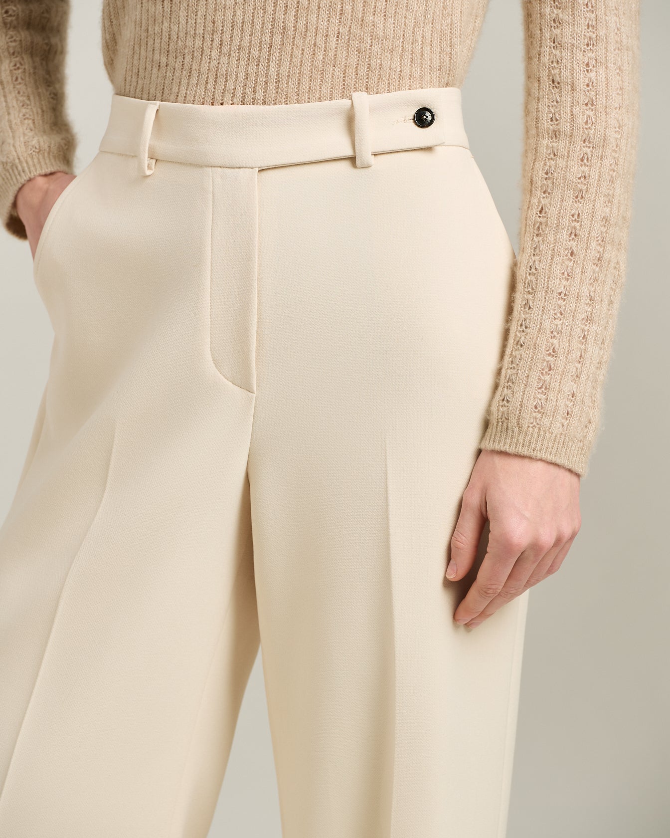 CREAM WHITE WIDE-LEG TROUSERS IN TECHNICAL FABRIC