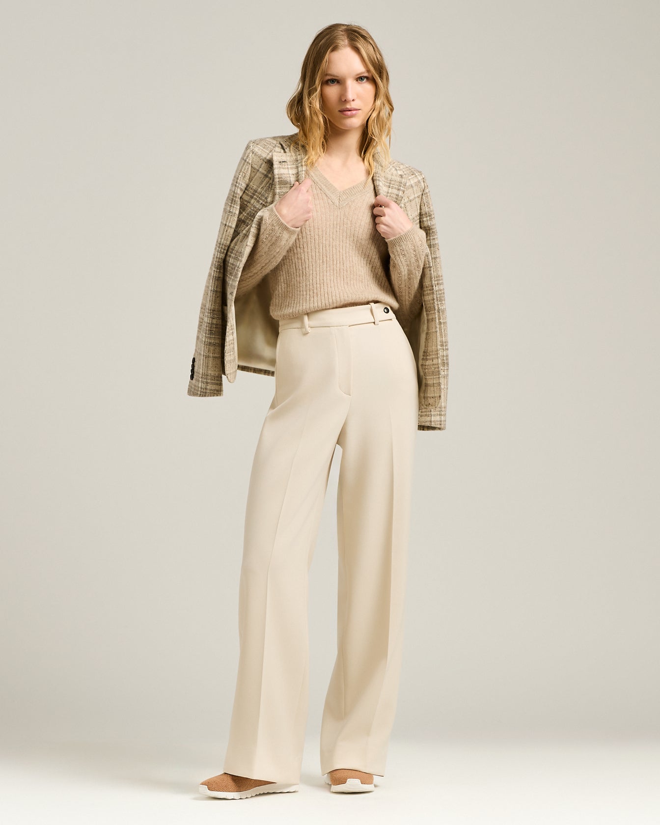 CREAM WHITE WIDE-LEG TROUSERS IN TECHNICAL FABRIC