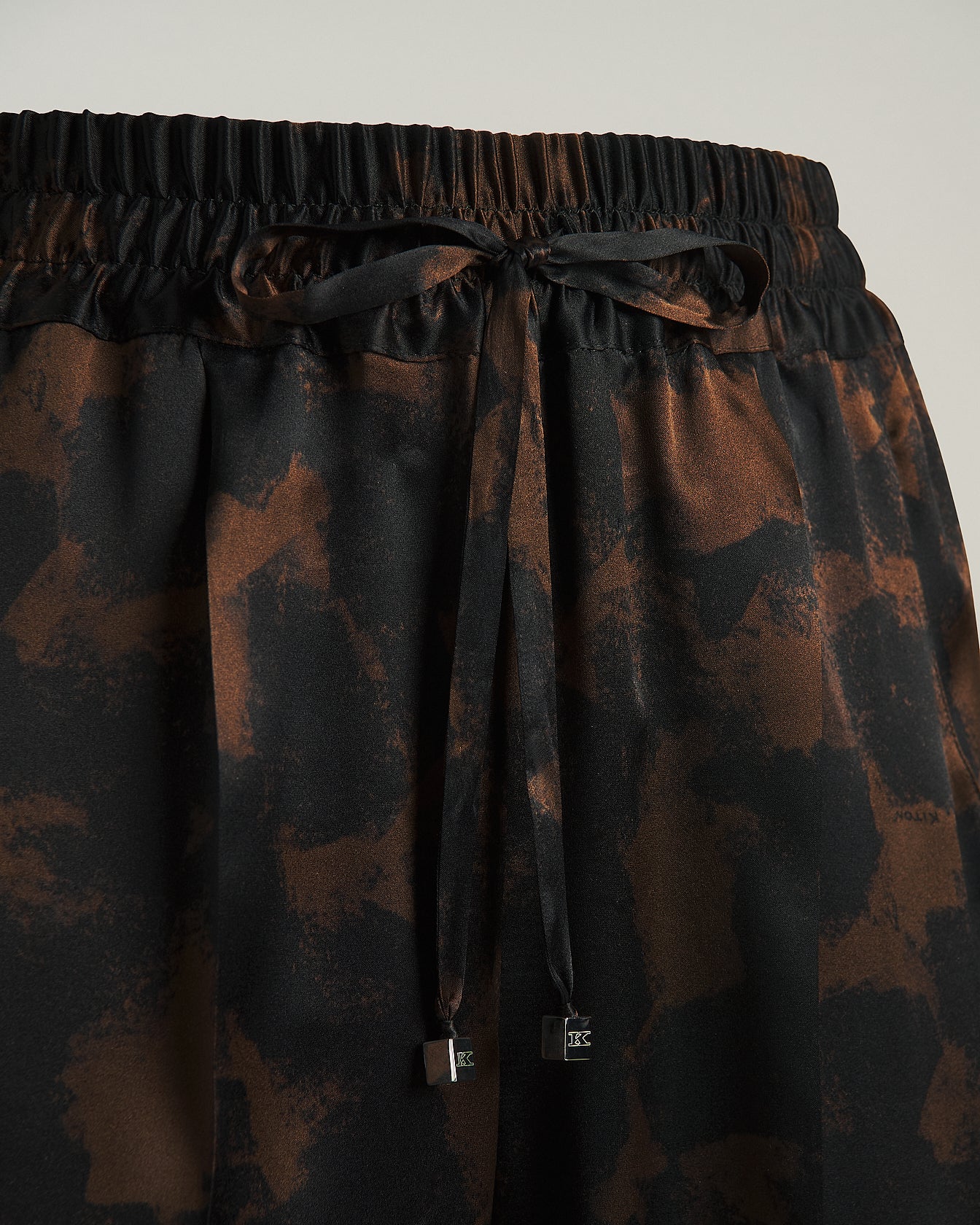 PANTALONI IN SETA CON STAMPA ASTRATTA