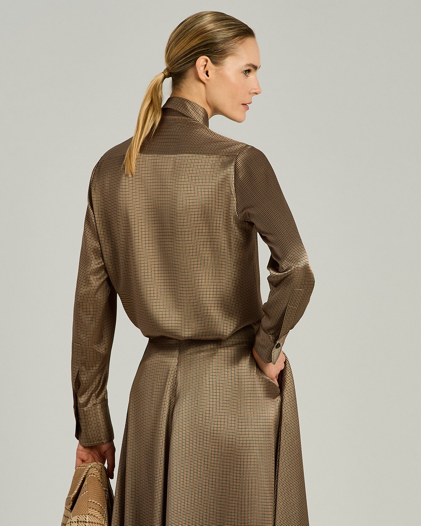 CAMICIA IN PURA SETA CON MICROFANTASIA E FIOCCO