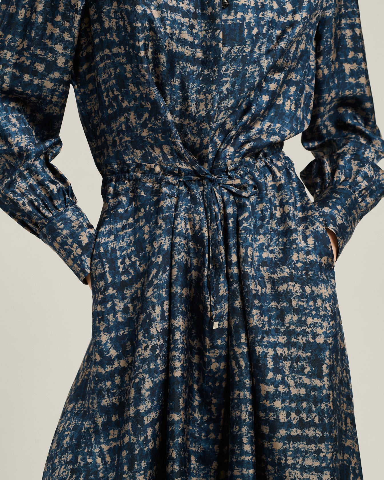 LIGHT BLUE PATTERNED SILK MIDI SHIRT DRESS