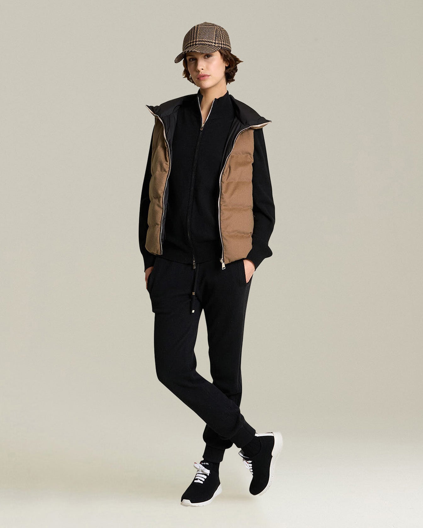 CAMEL AND TECHNICAL FABRIC SLEEVELESS JACKET