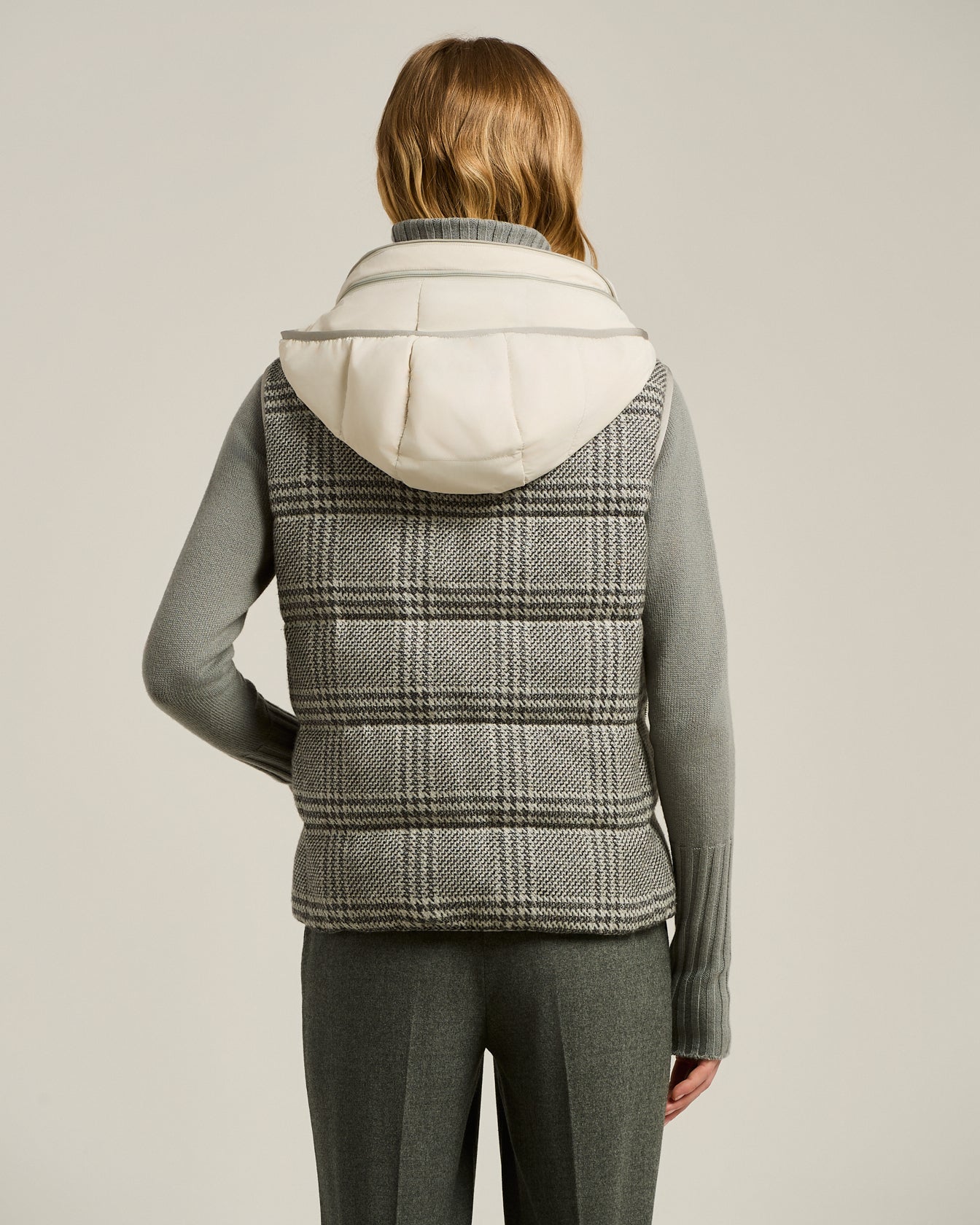 HOODED SLEEVELESS SILK AND CASHMERE GILET