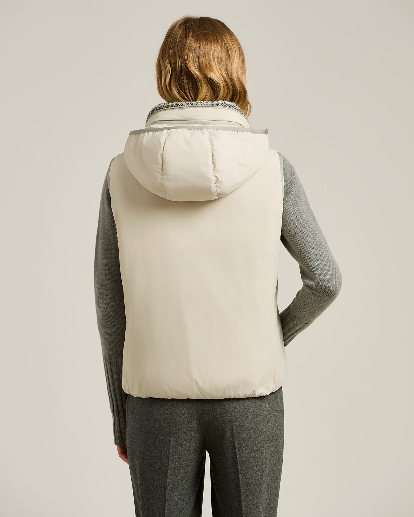 HOODED SLEEVELESS SILK AND CASHMERE GILET