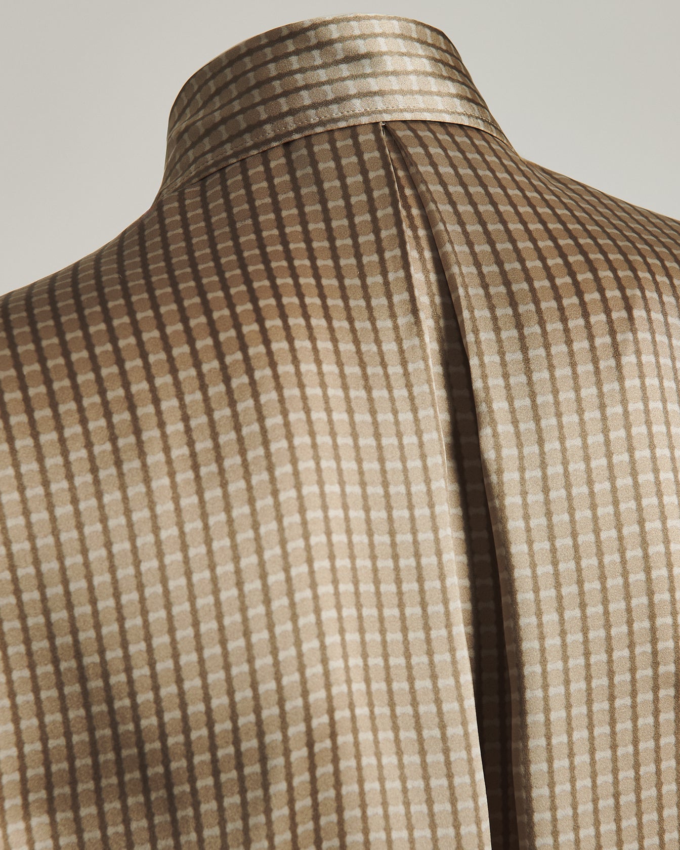 CAMICIA IN SETA CON DISEGNO GEOMETRICO