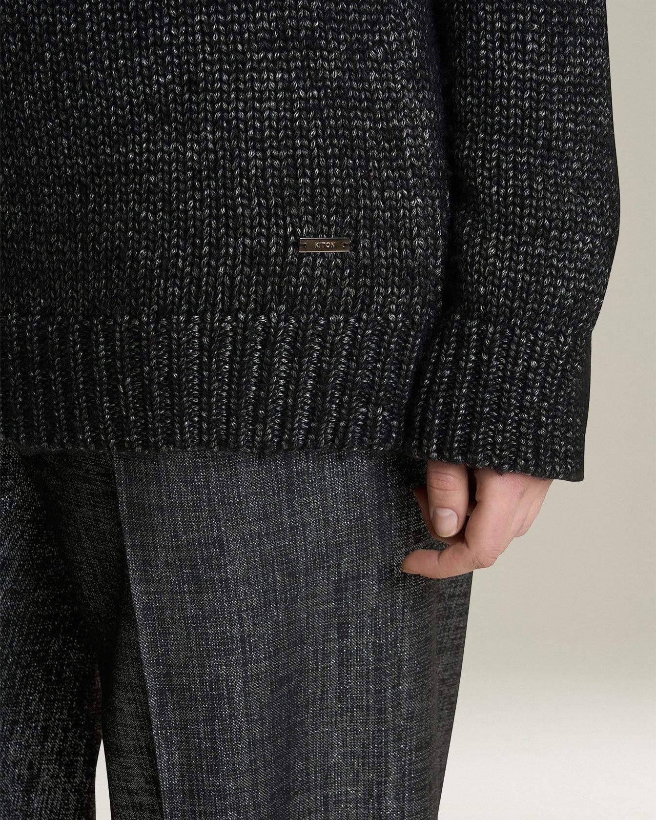 CASHMERE JUMPER WITH PERFORATED DETAILING