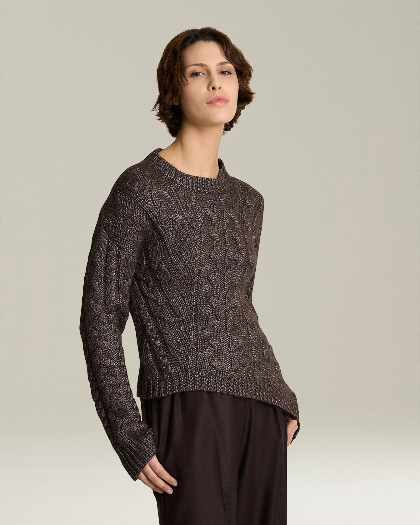 MAGLIONE IN CASHMERE E SETA CON TRECCIA