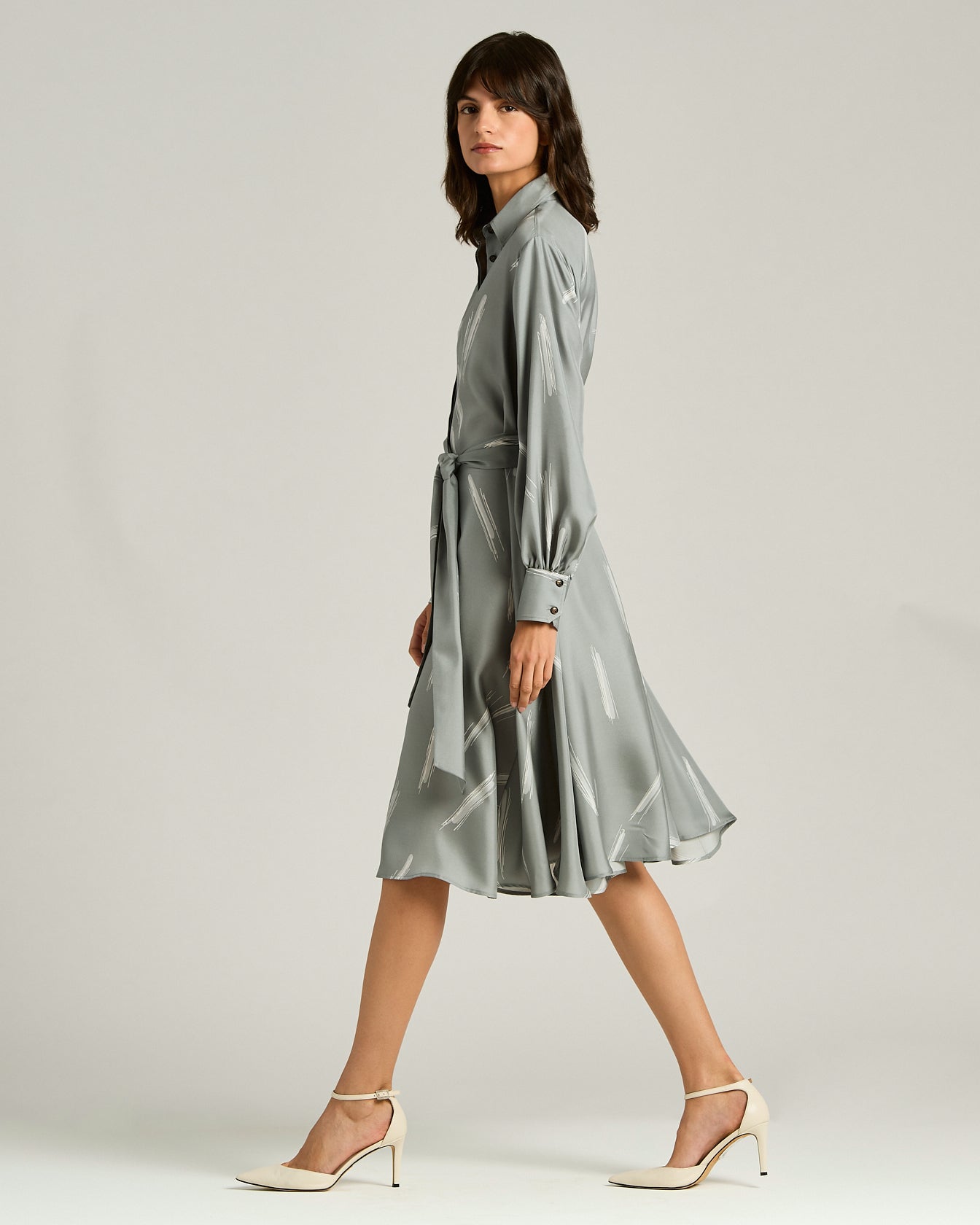 DÉCOLLETÉ IN PELLE LISCIA CON CINTURINO ALLA CAVIGLIA IN AVORIO