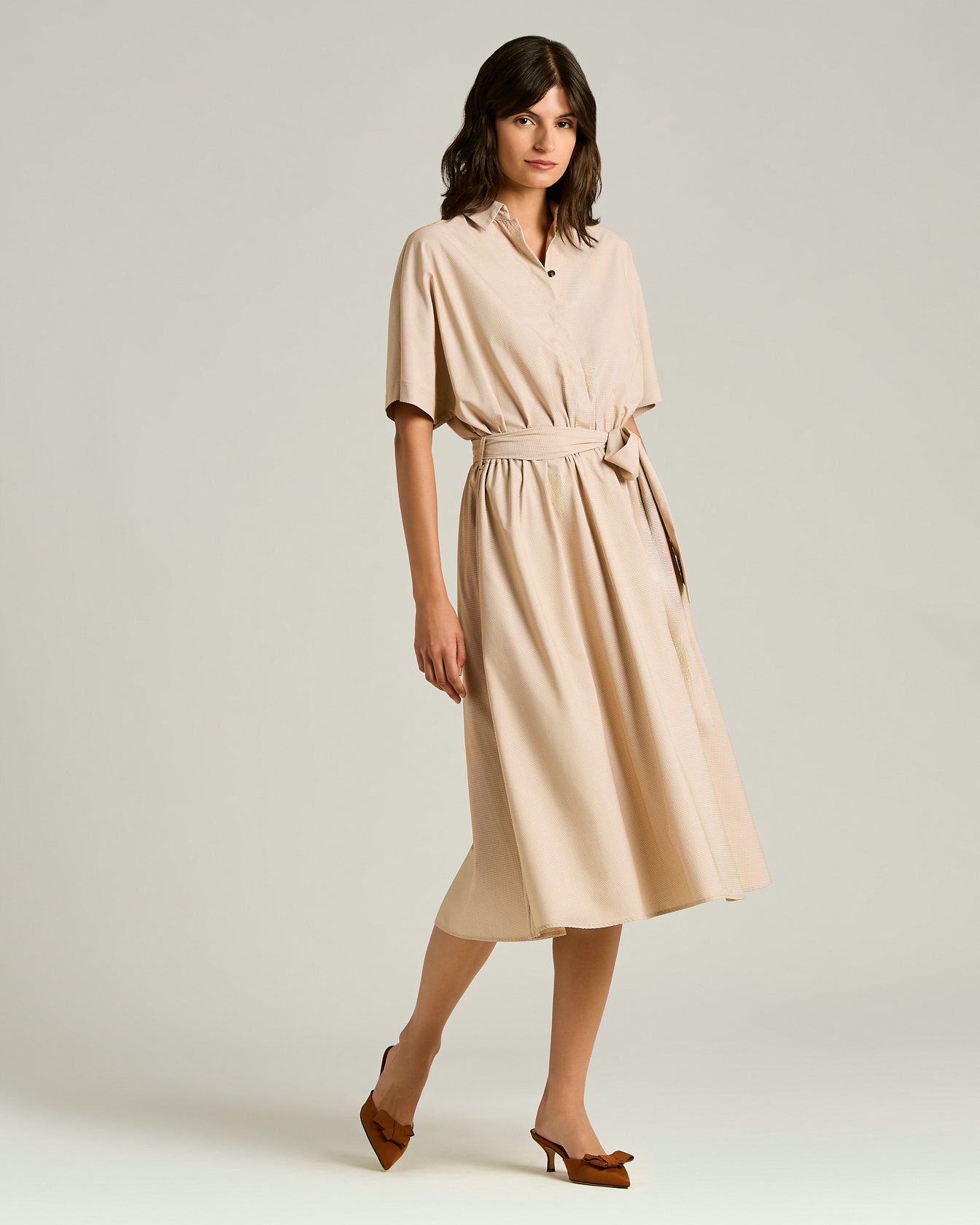 ABITO CON CINTURA IN VITA