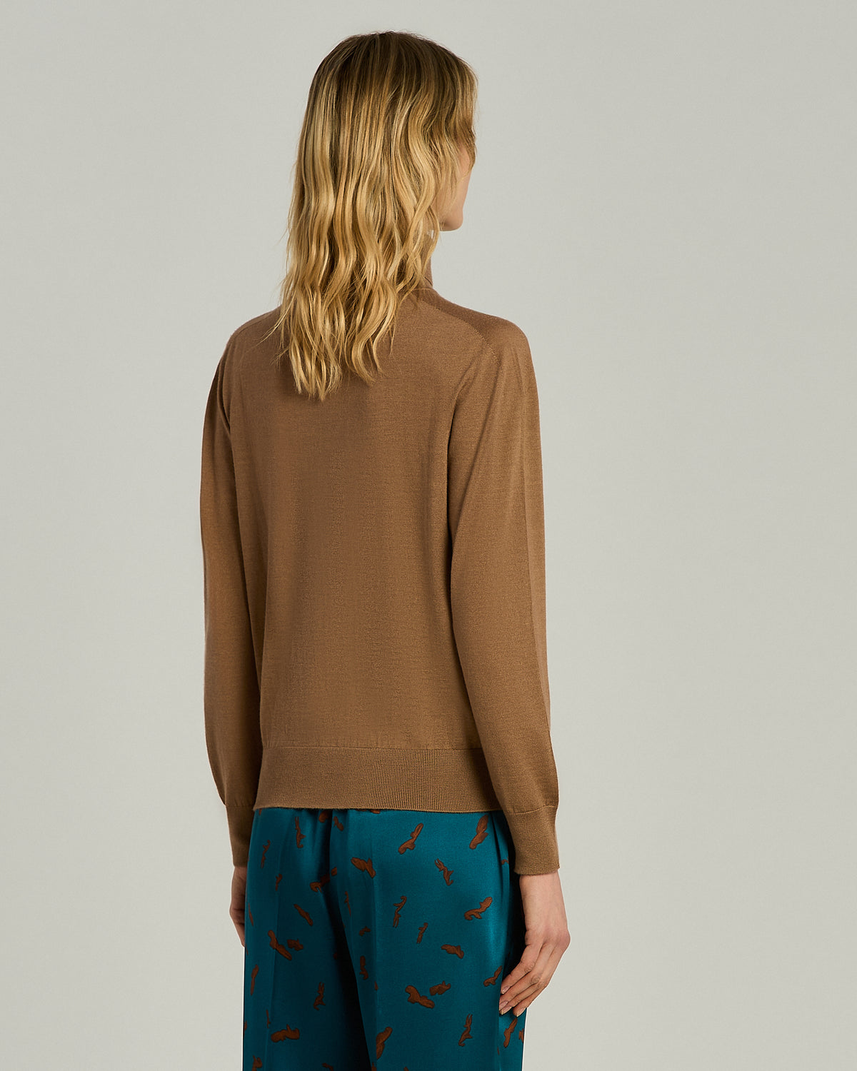 BEIGE CASHMERE HIGH-NECK SWEATER 3