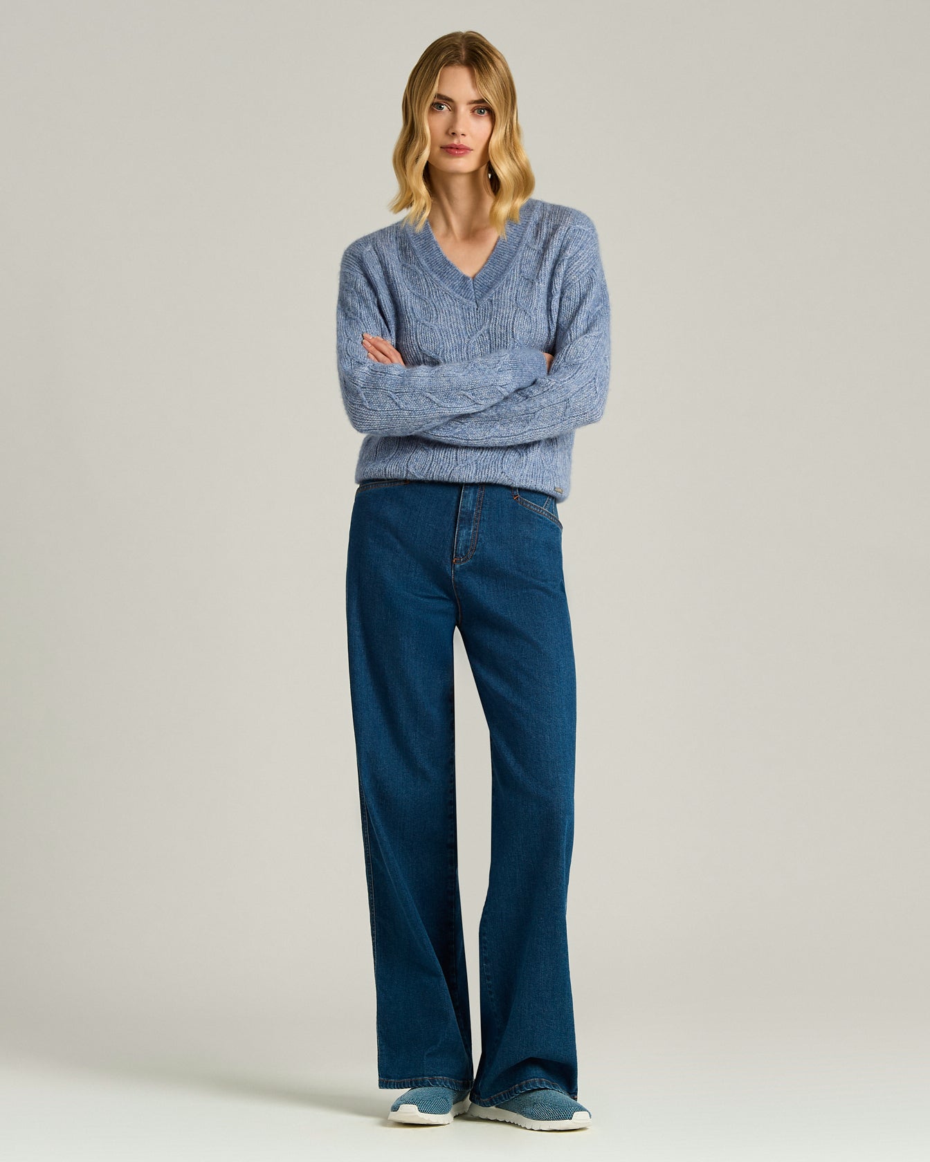 MAGLIA SCOLLO V IN FILATI PREGIATI