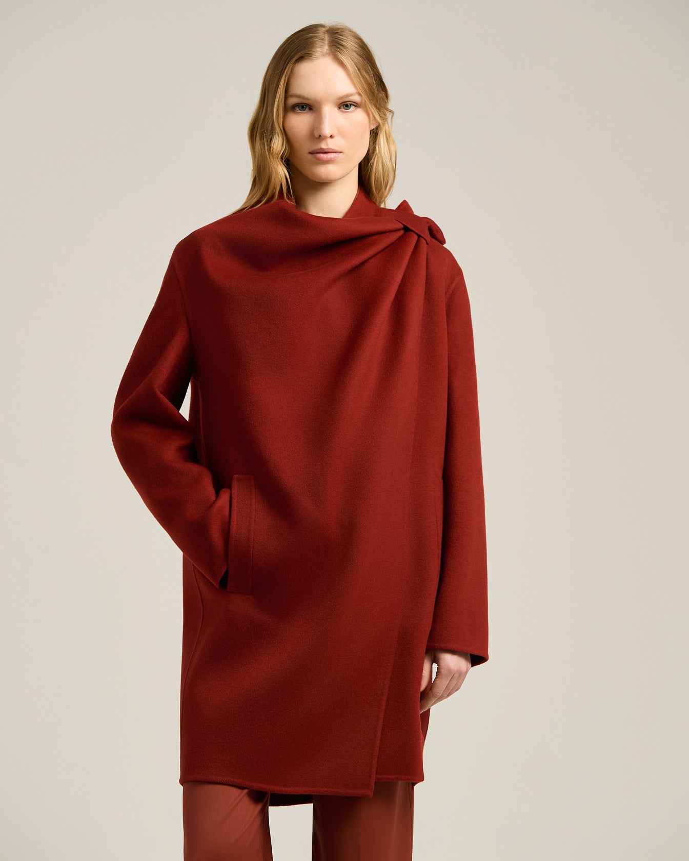 SOPRABITO IN PURO CASHMERE CON NODO SARTORIALE