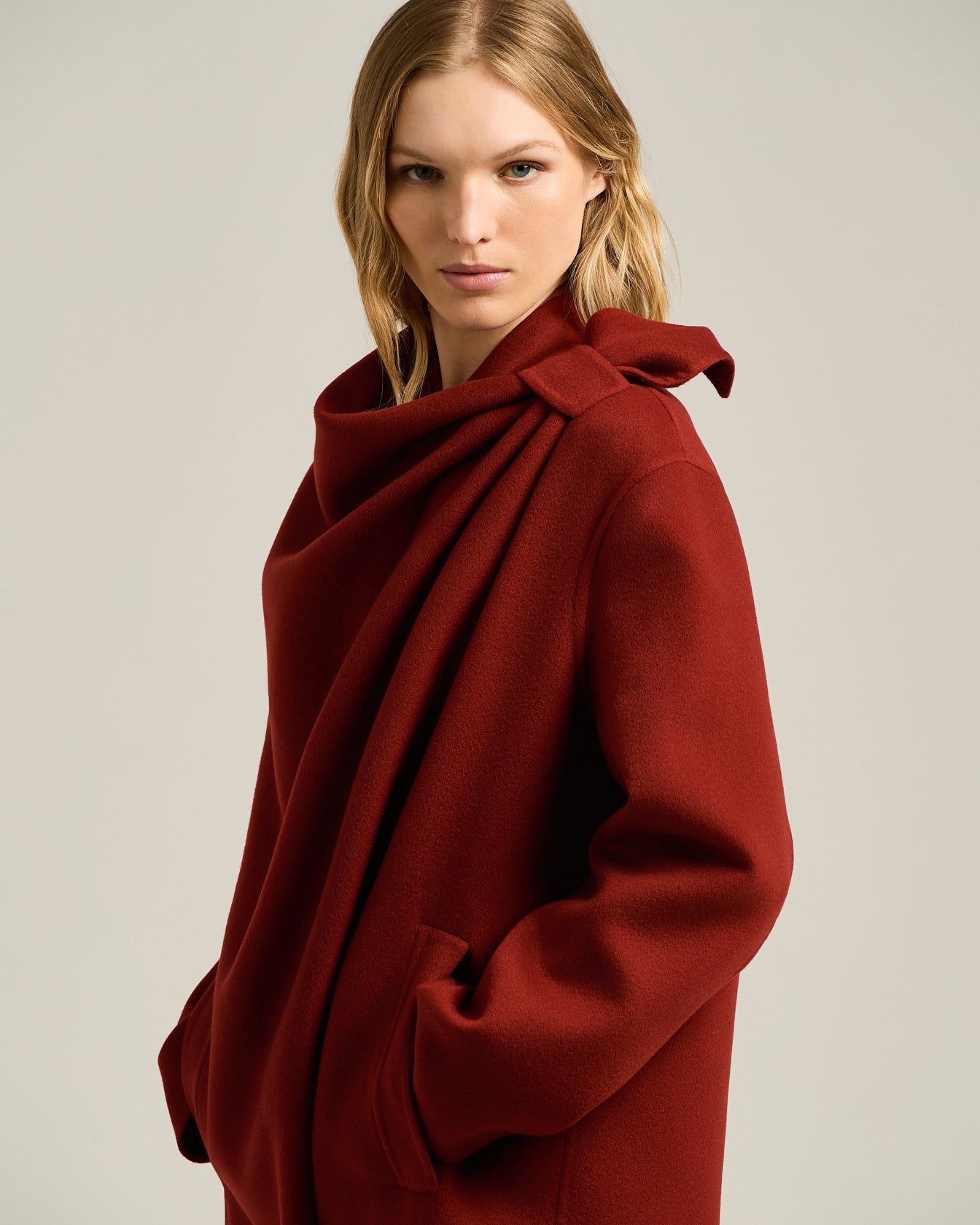 SOPRABITO IN PURO CASHMERE CON NODO SARTORIALE