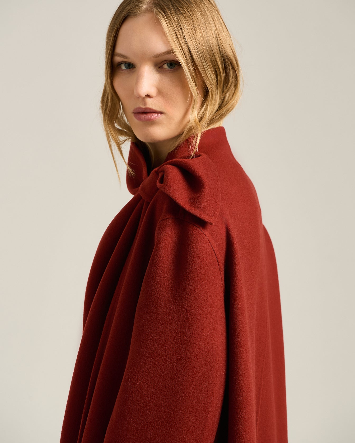 SOPRABITO LUNGO IN PURO CASHMERE CON NODO SARTORIALE