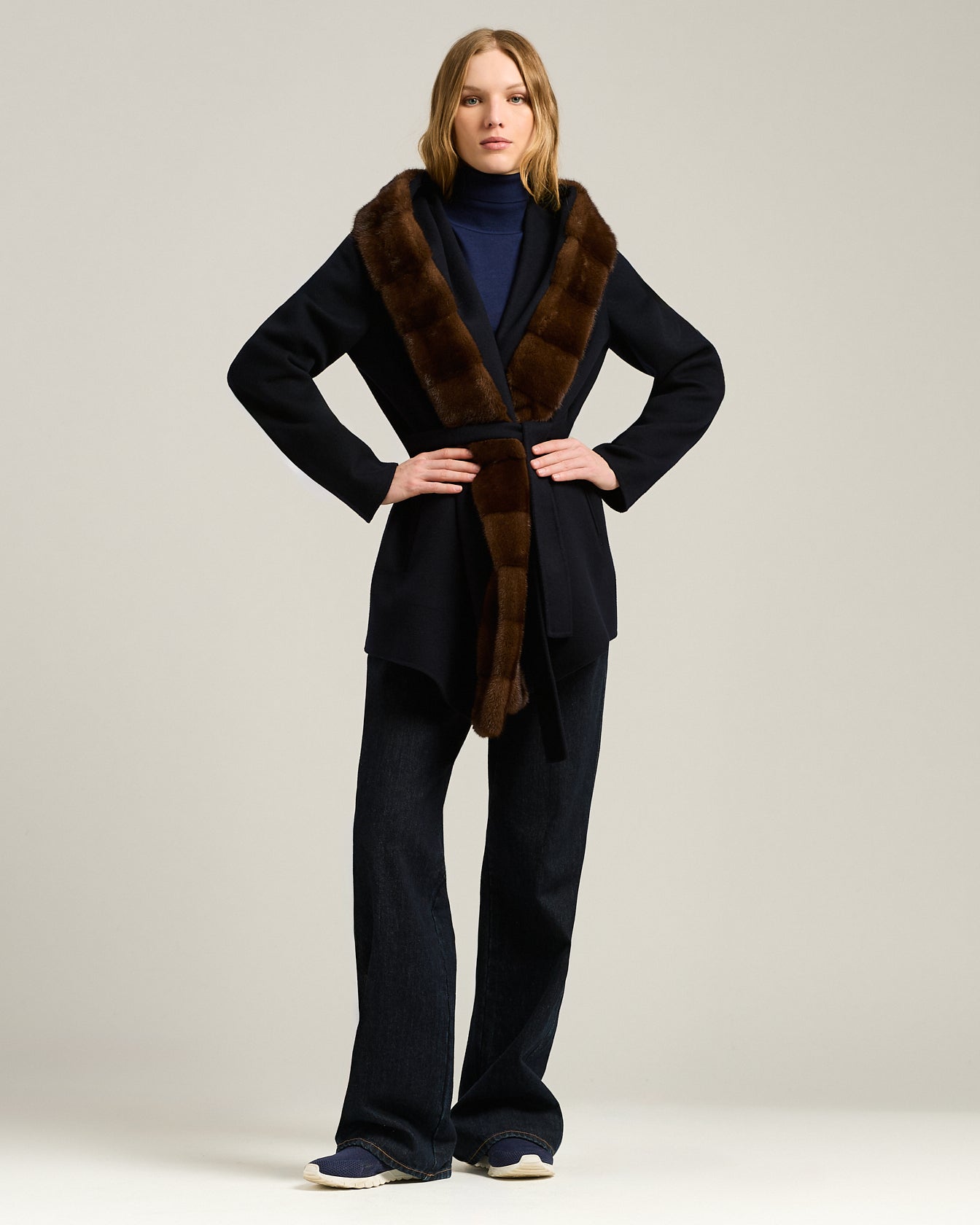 BLUE SHORT CASHMERE COAT WITH MINK FUR