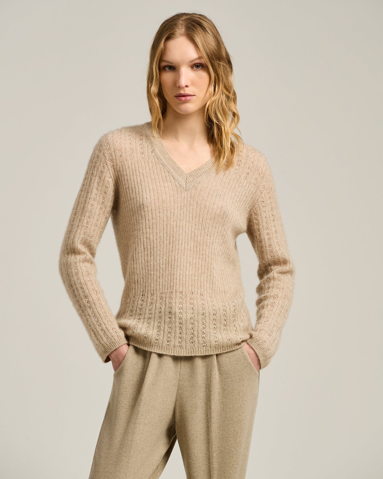 MAGLIA SCOLLO V TRAFORATA IN CASHMERE E SETA