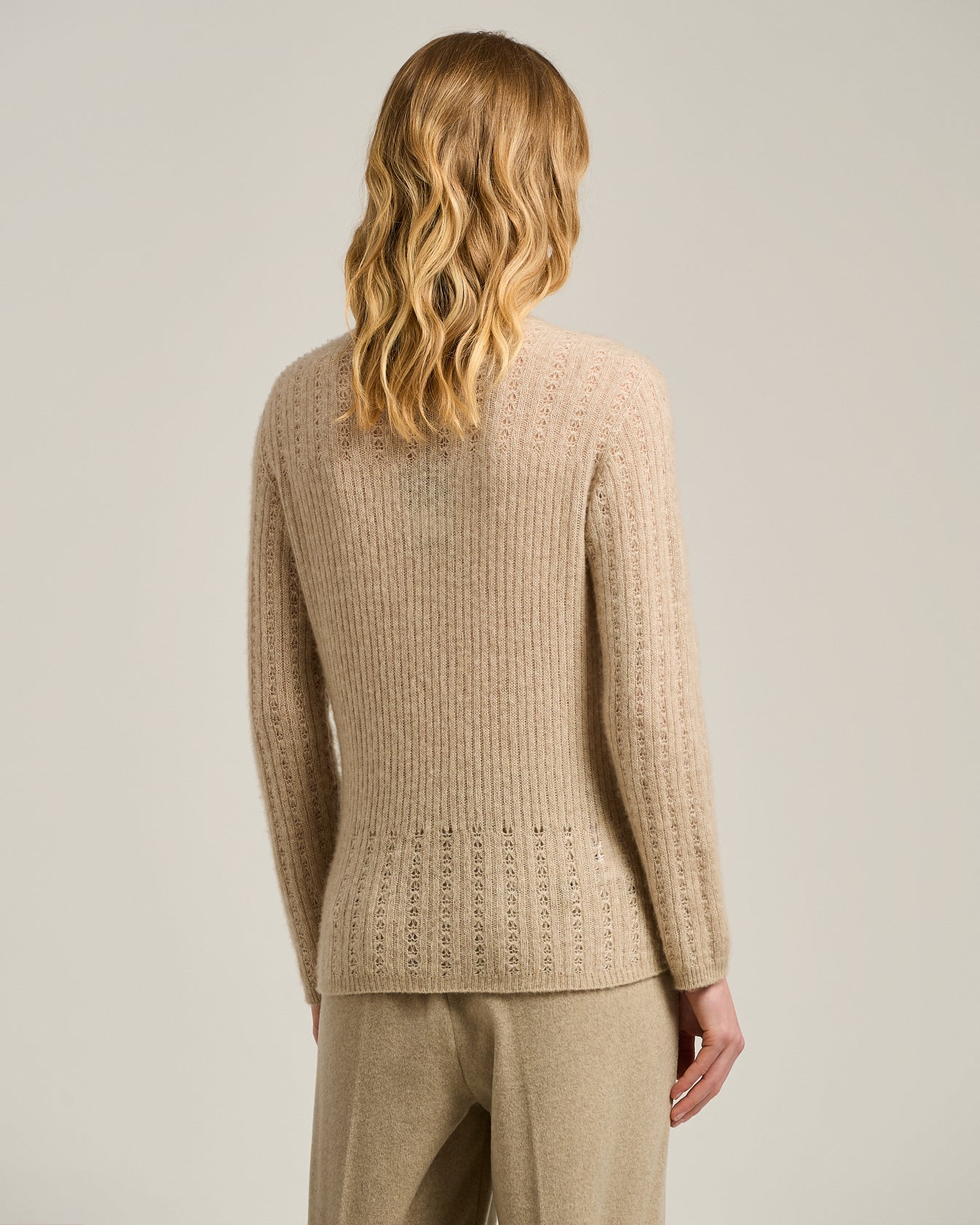 MAGLIA SCOLLO V TRAFORATA IN CASHMERE E SETA