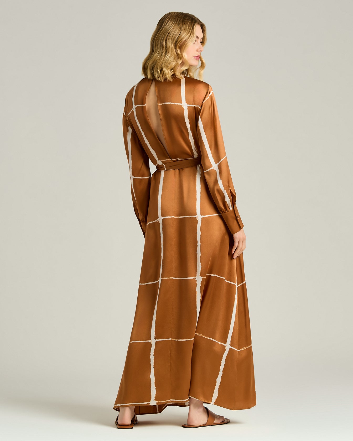 ABITO IN RASO DI SETA CON SILHOUETTE FLUIDA