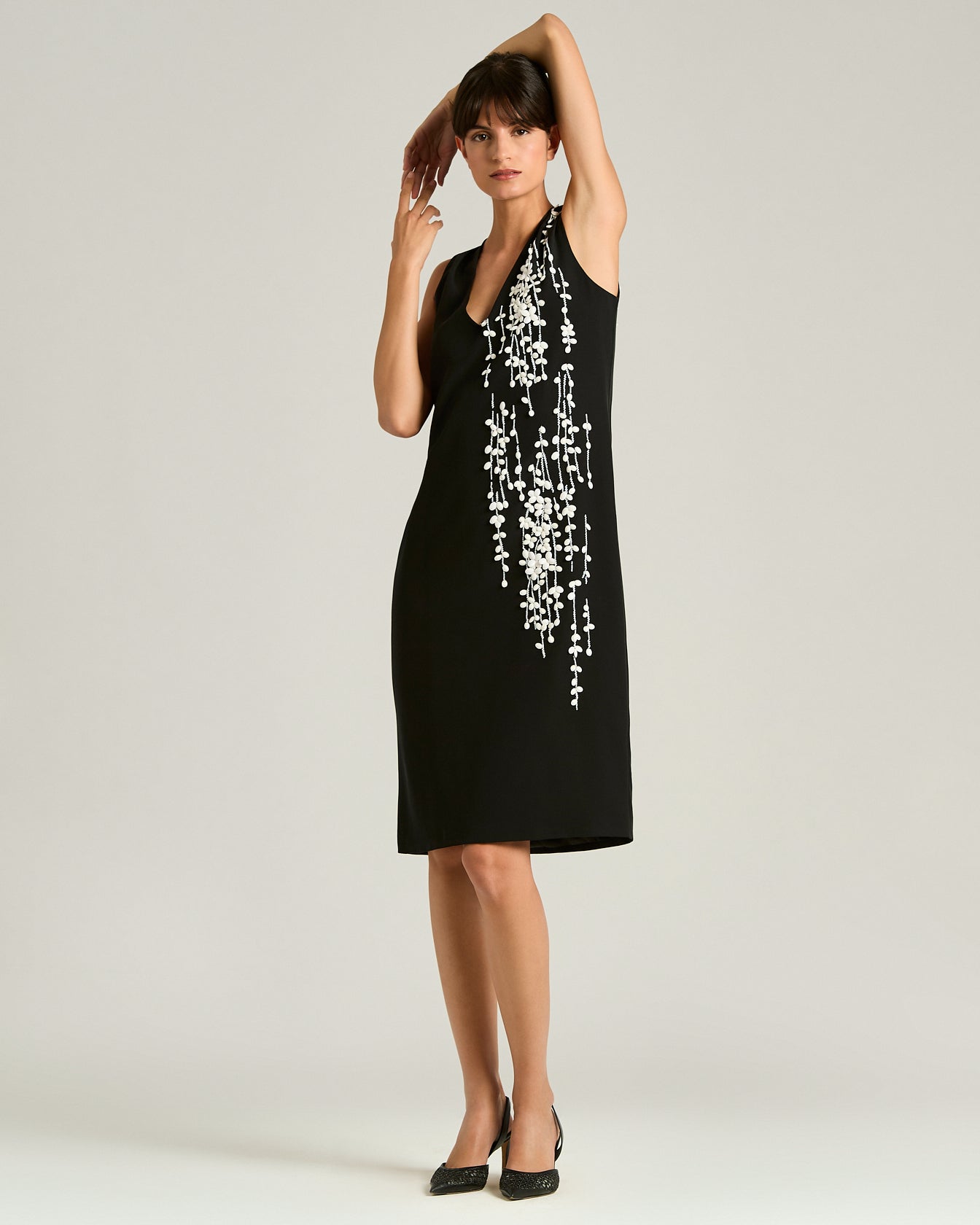 ABITO IN SETA CON RICAMO ARTIGIANALE