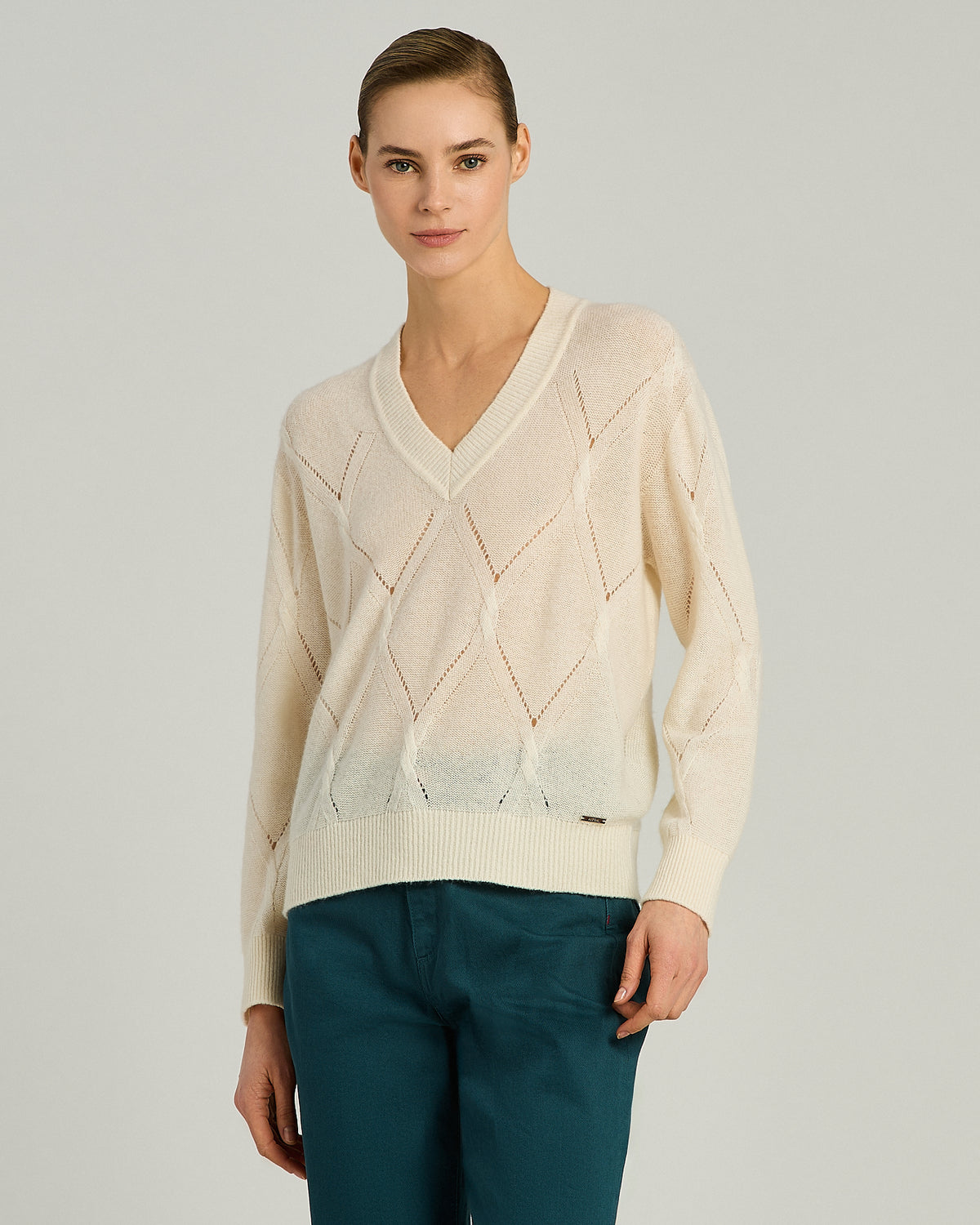 CREAM WHITE CASHMERE V-NECK SWEATER 2