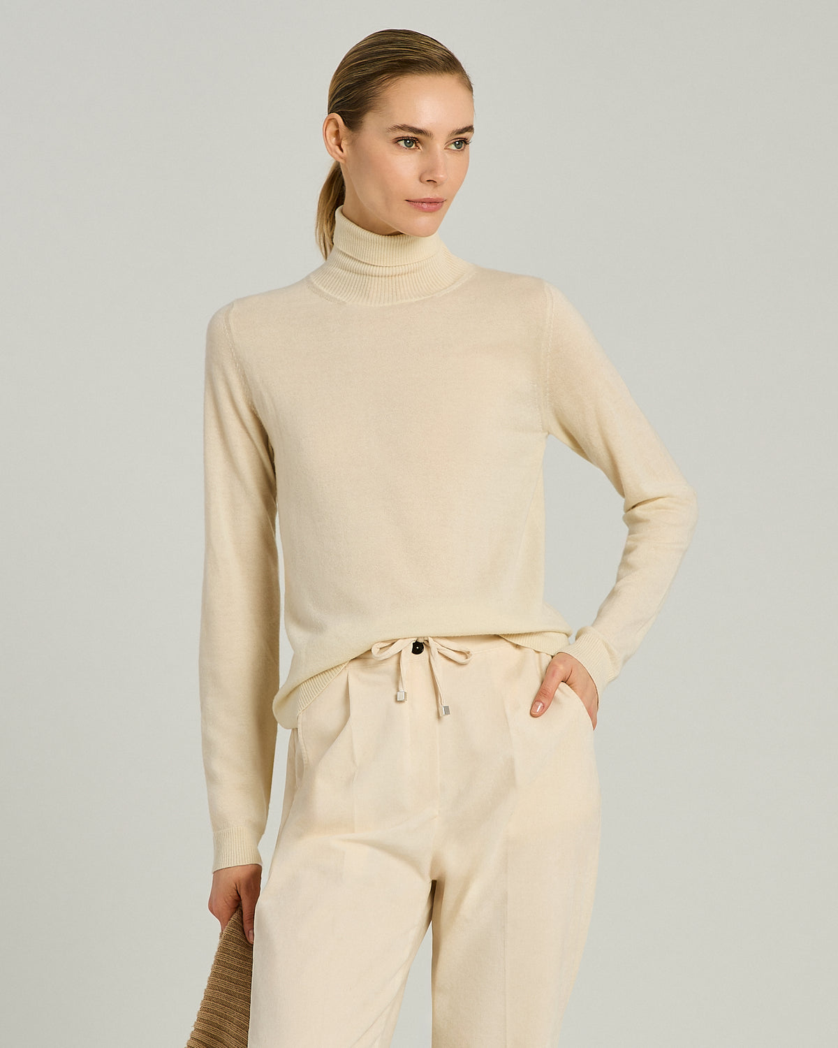 NATURAL CASHMERE HIGH-NECK SWEATER 2