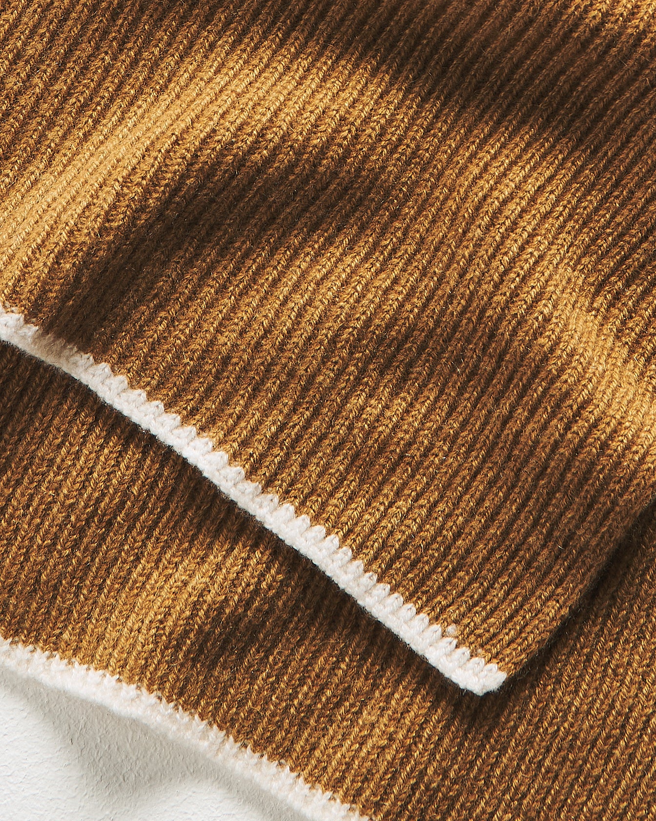 SCIARPA A COSTE IN PURO CASHMERE CON BORDO A CONTRASTO