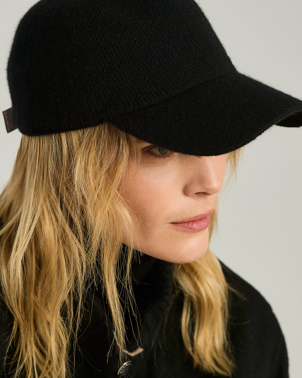 BLACK CASHMERE HAT 3