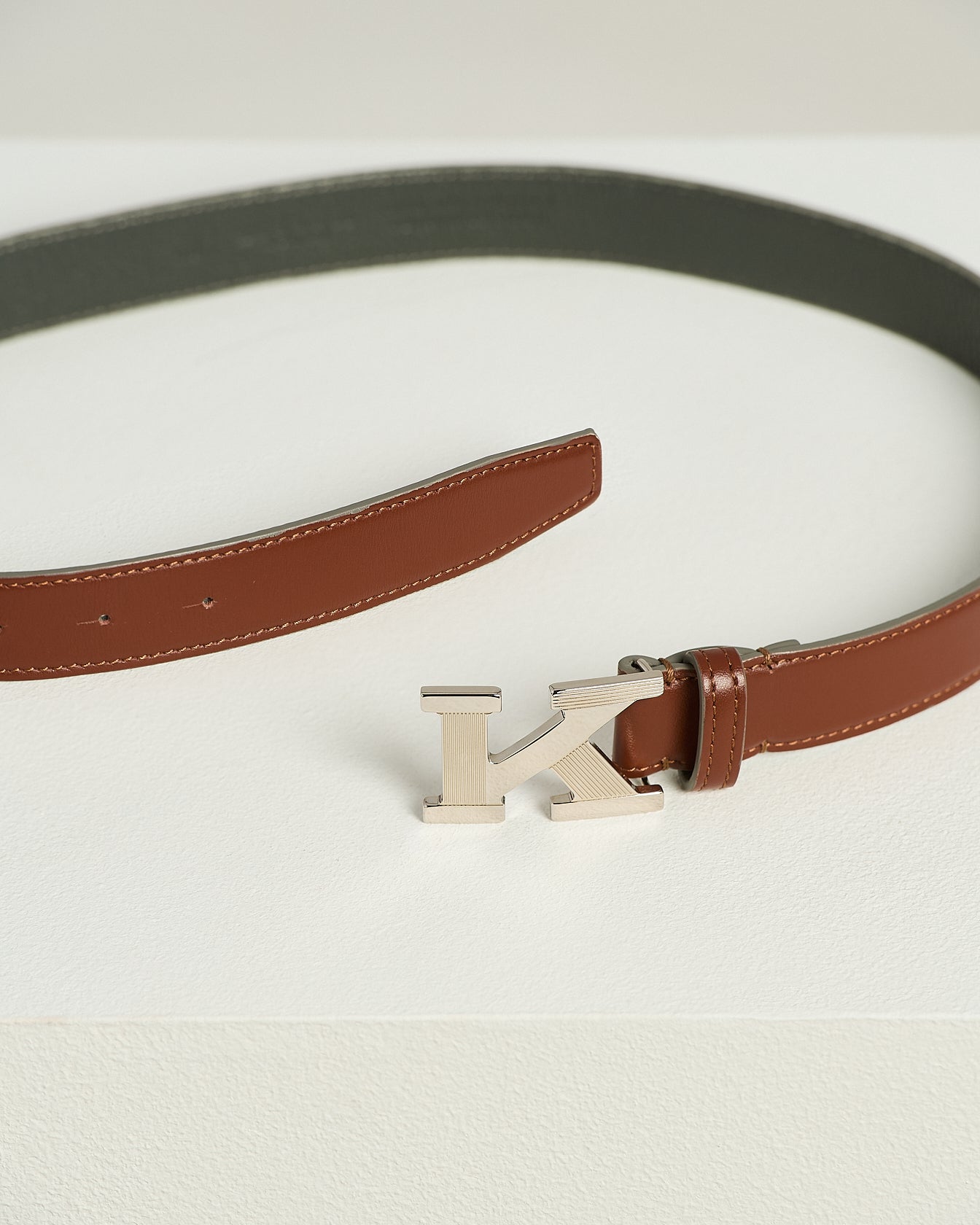 CINTURA IN PELLE CON FIBBIA MONOGRAMMA KITON