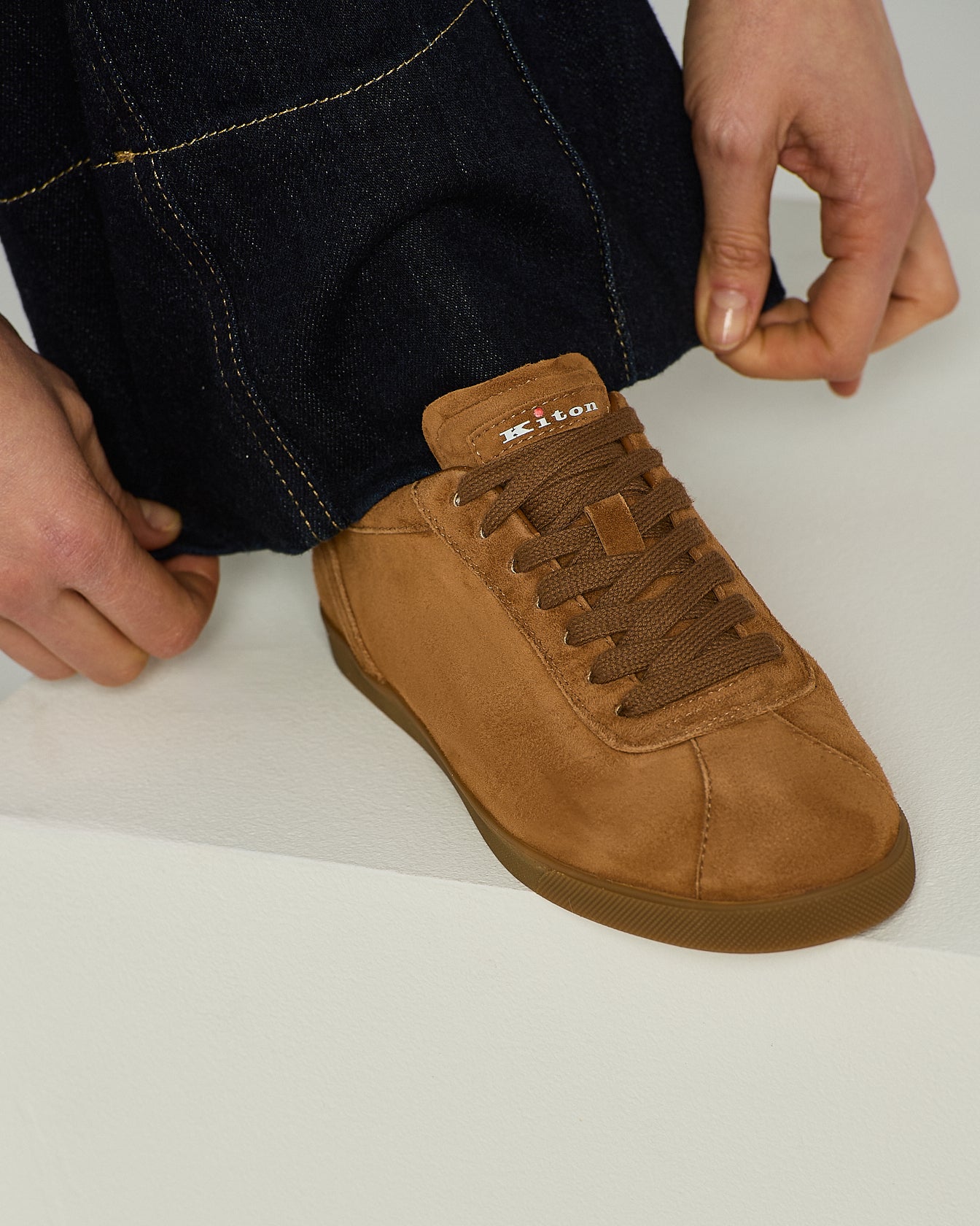 SNEAKERS IN SUEDE DI CAPRA