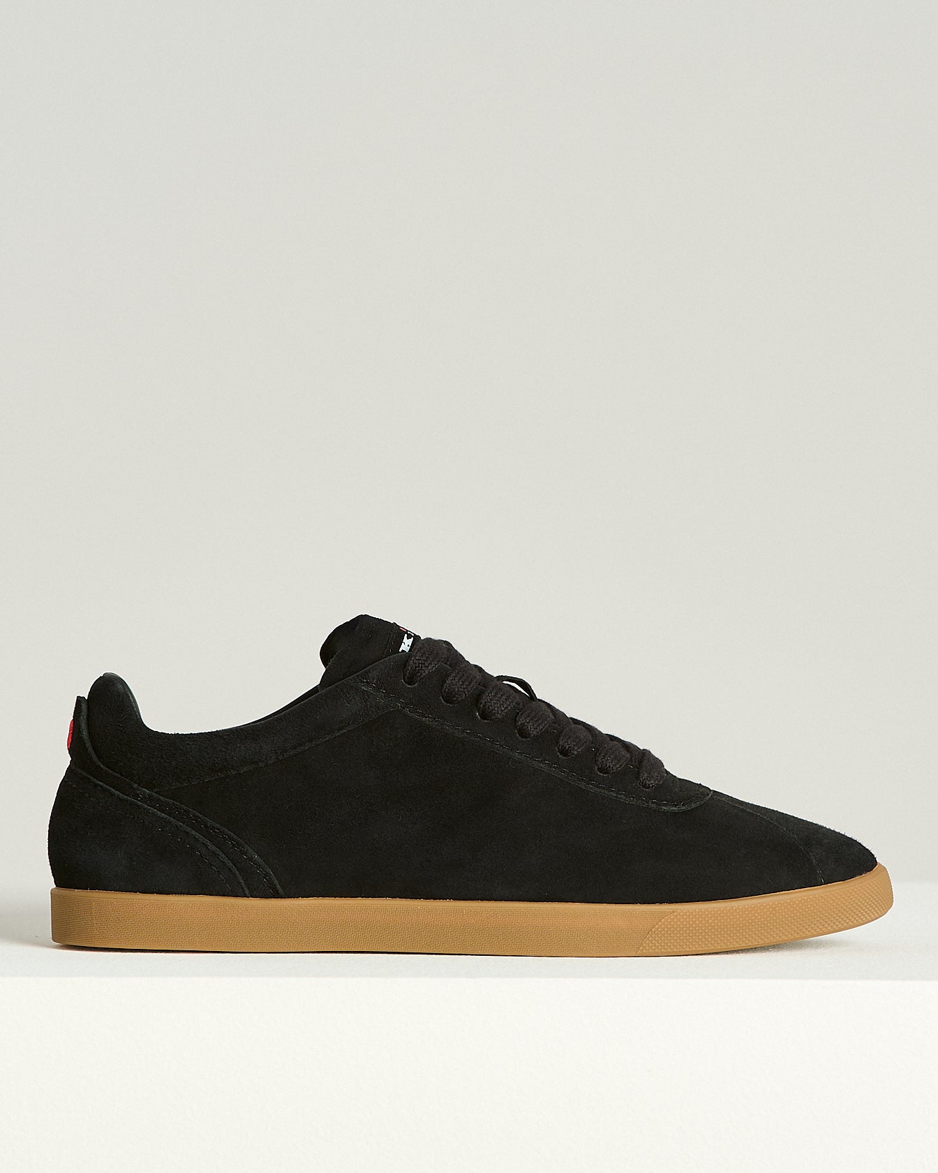 SNEAKERS IN SUEDE DI CAPRA
