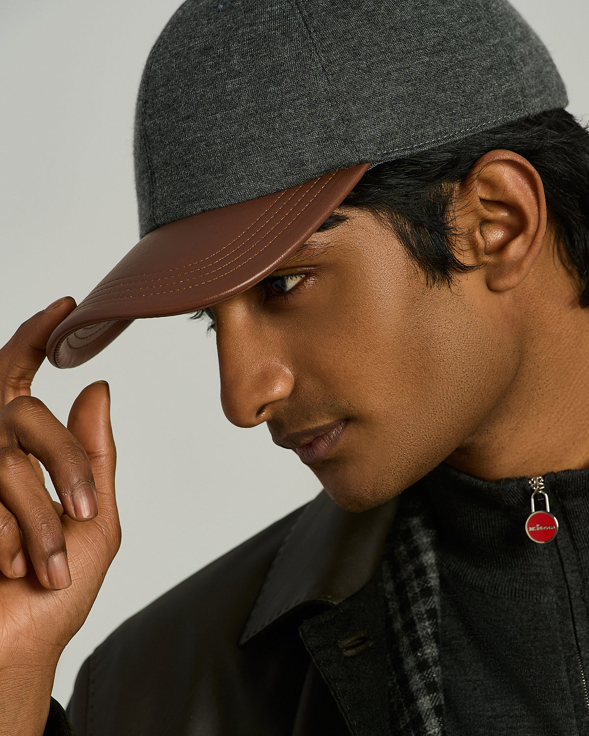 GREY CASHMERE BASEBALL CAP WITH LEATHER DETAILS 4