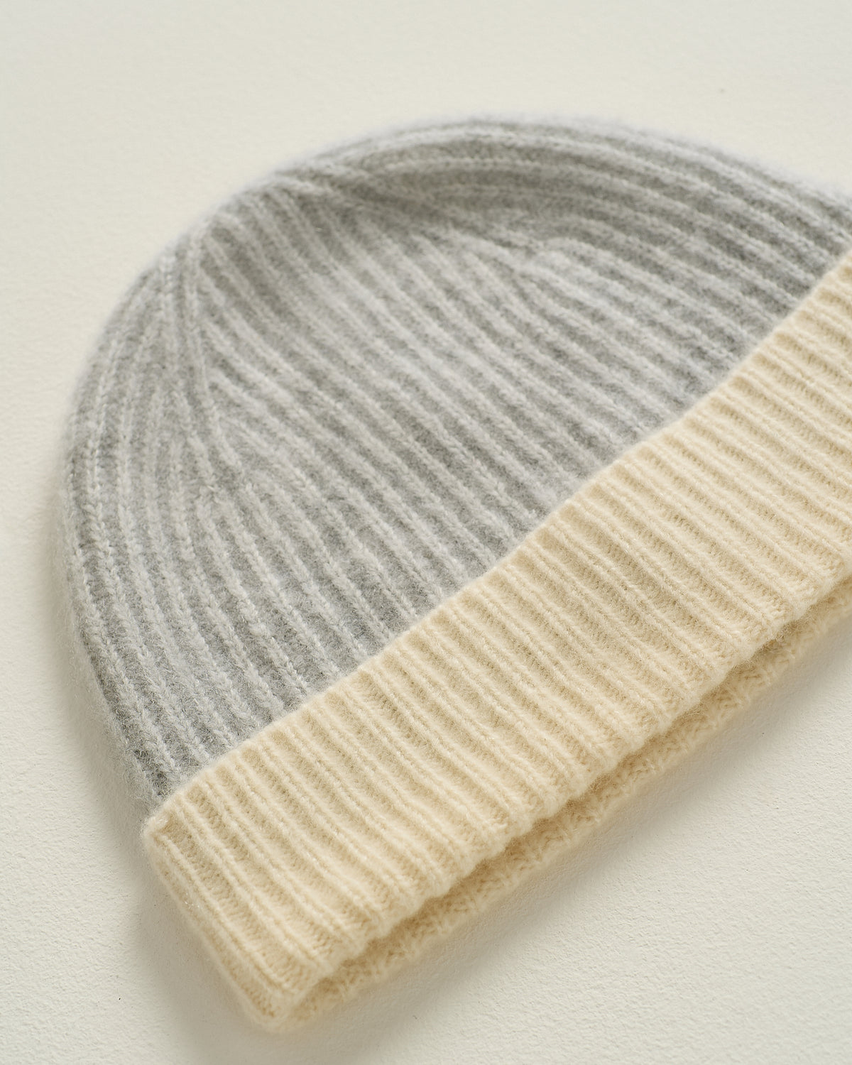 LIGHT GREY/CREAM WHITE CASHMERE BEANIE HAT 2