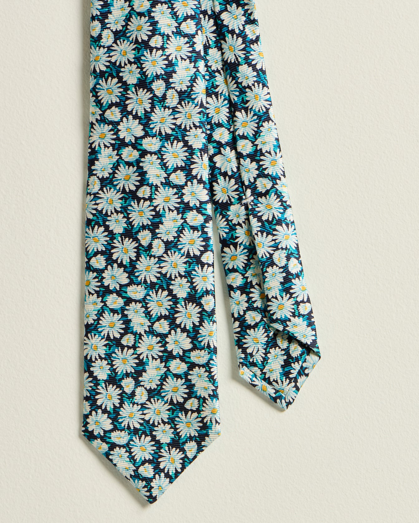 PATTERNED SILK TIE