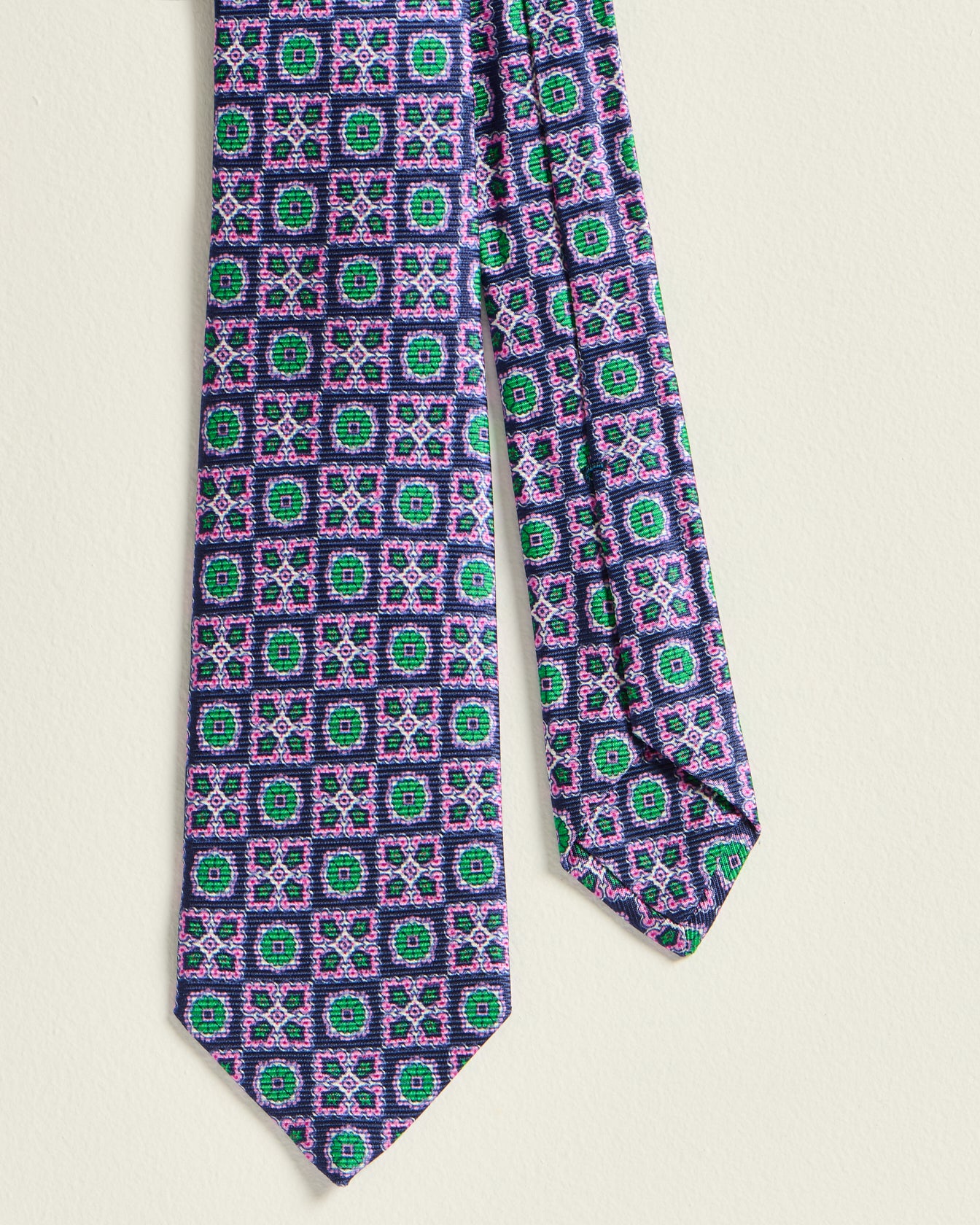 PATTERNED SILK TIE