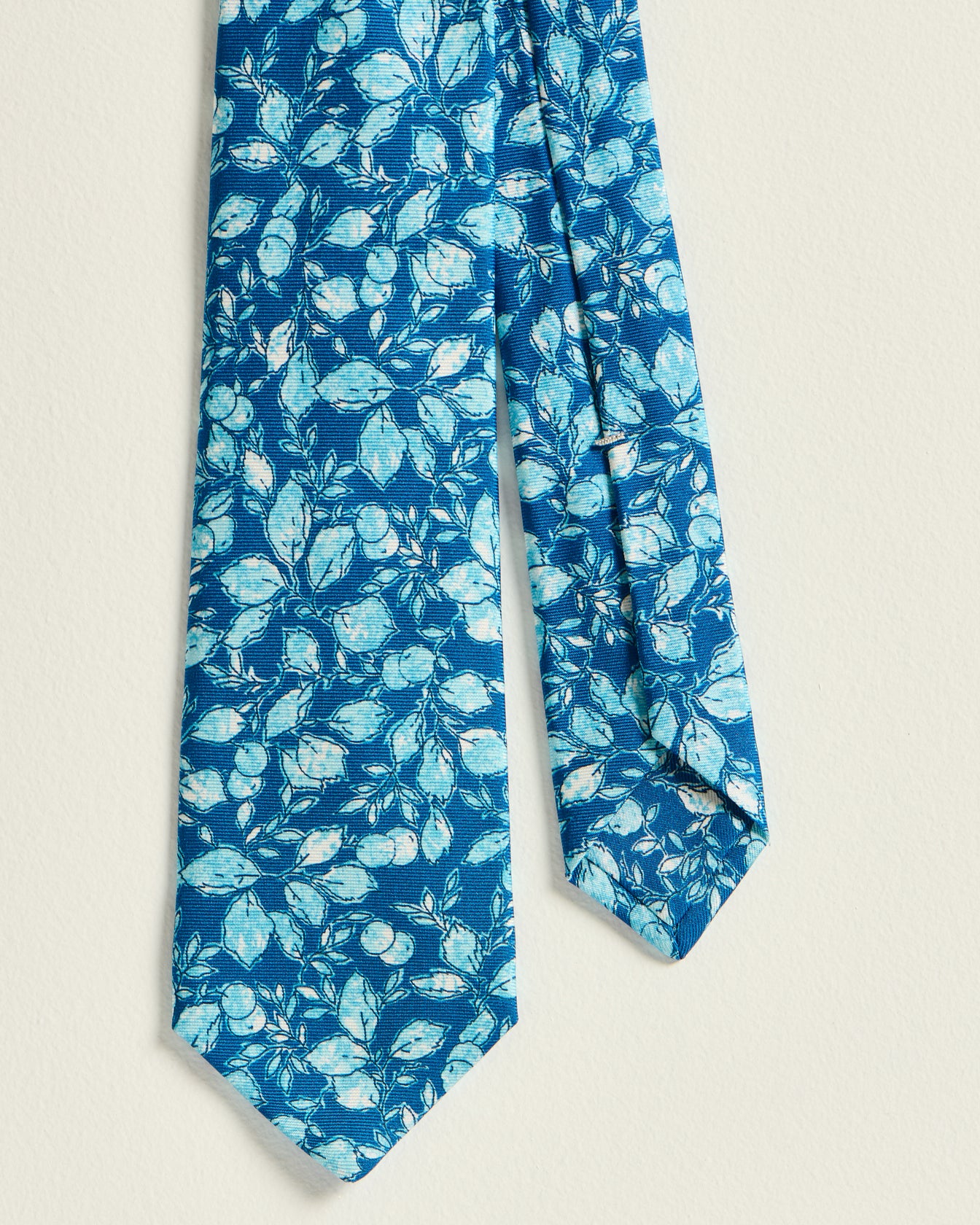 PATTERNED SILK TIE
