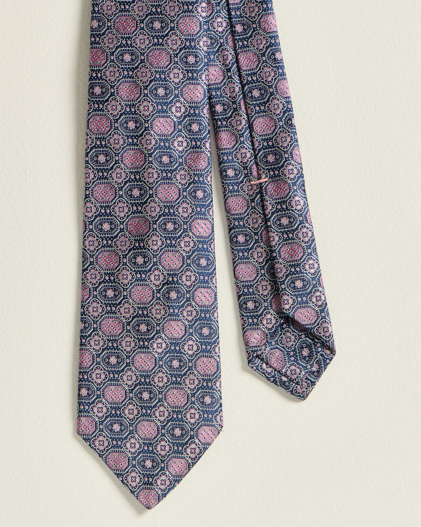 PATTERNED SILK TIE