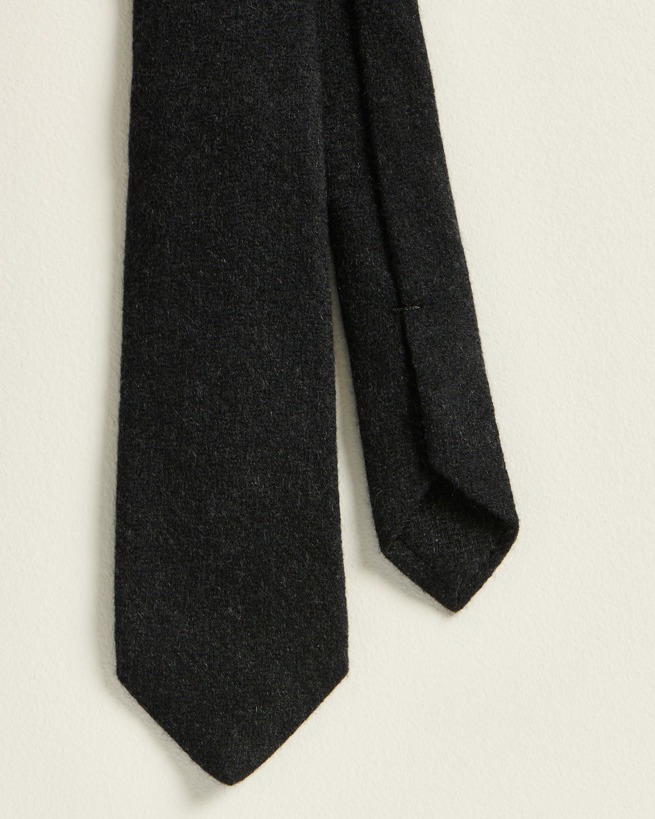 HAND-WOVEN WOOL TIE