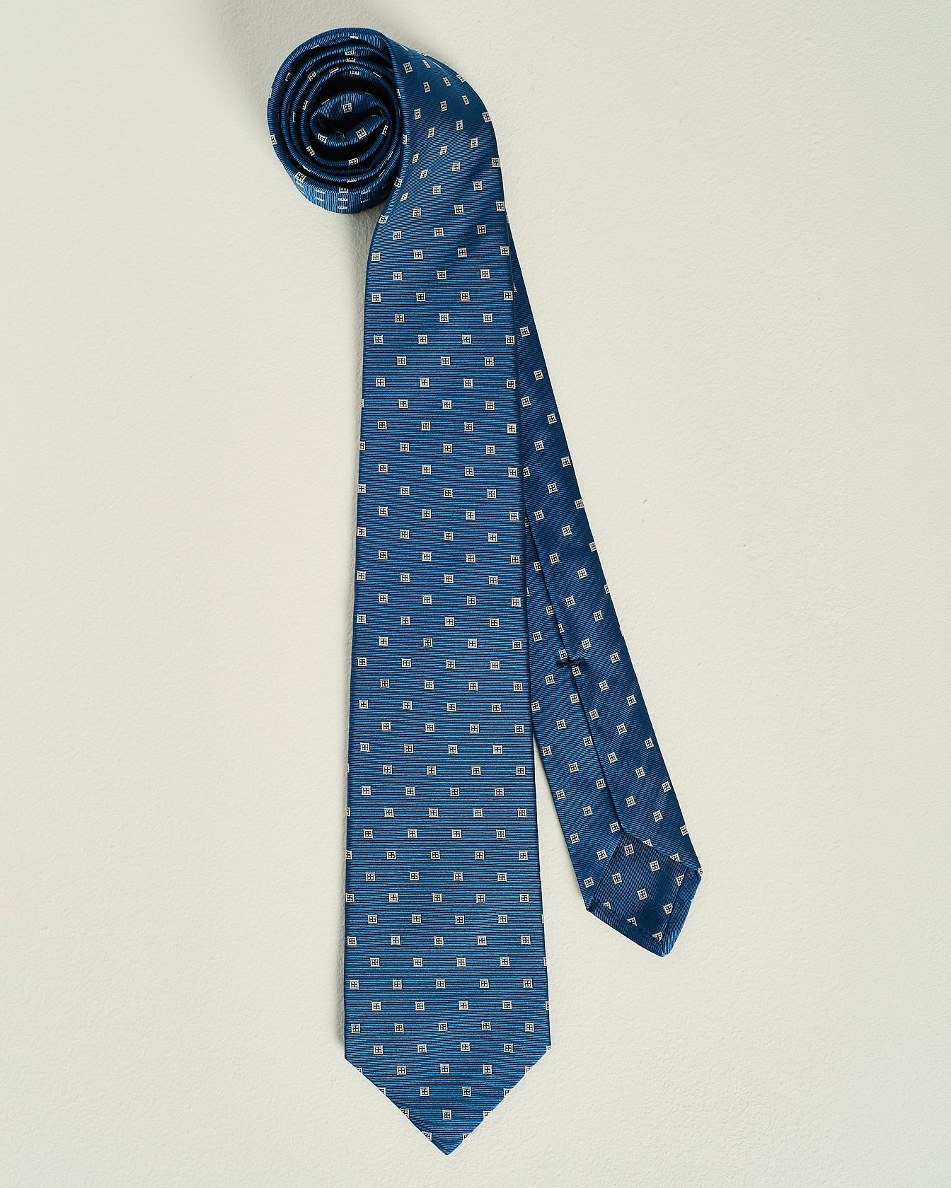 PATTERNED SILK TIE