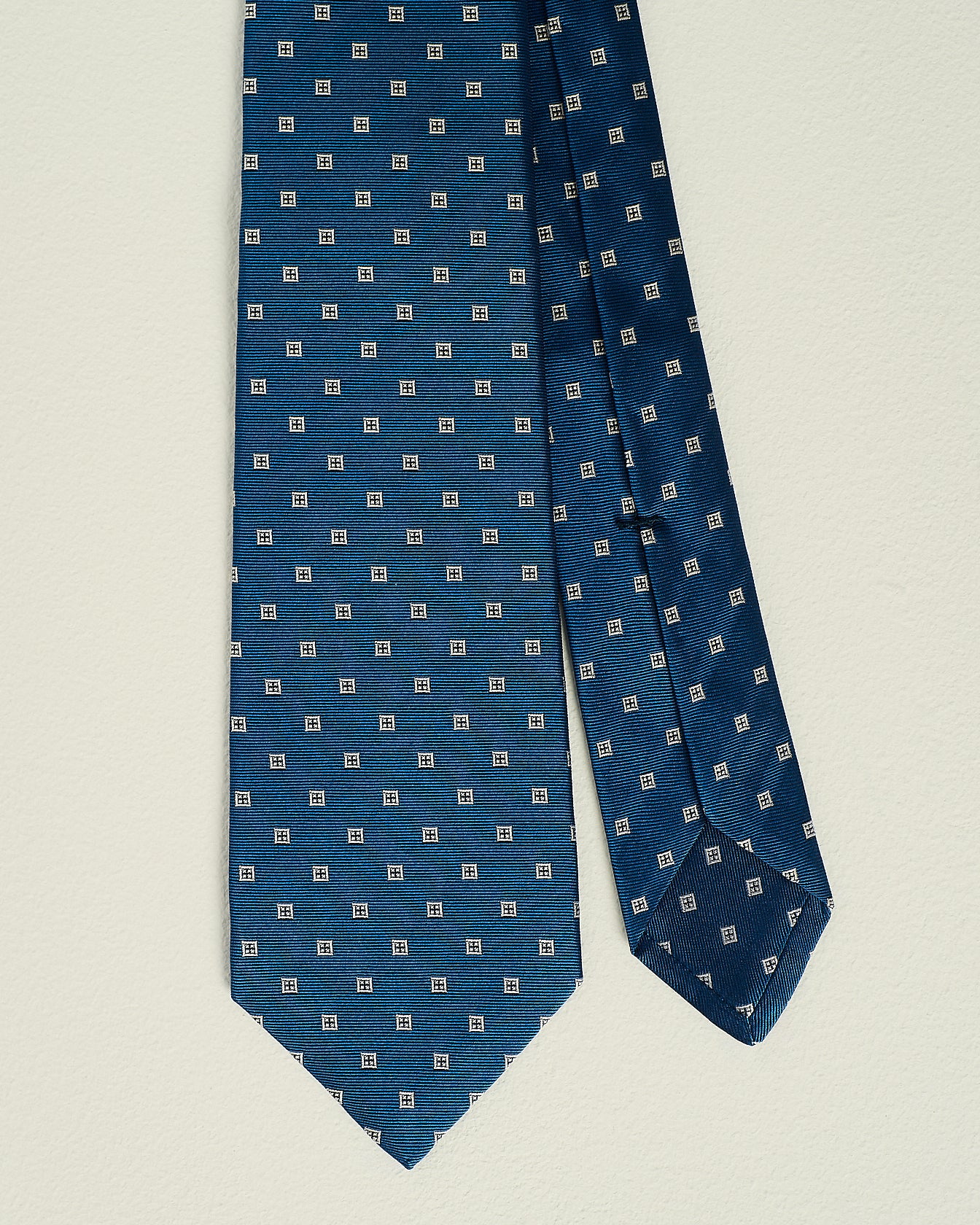 PATTERNED SILK TIE