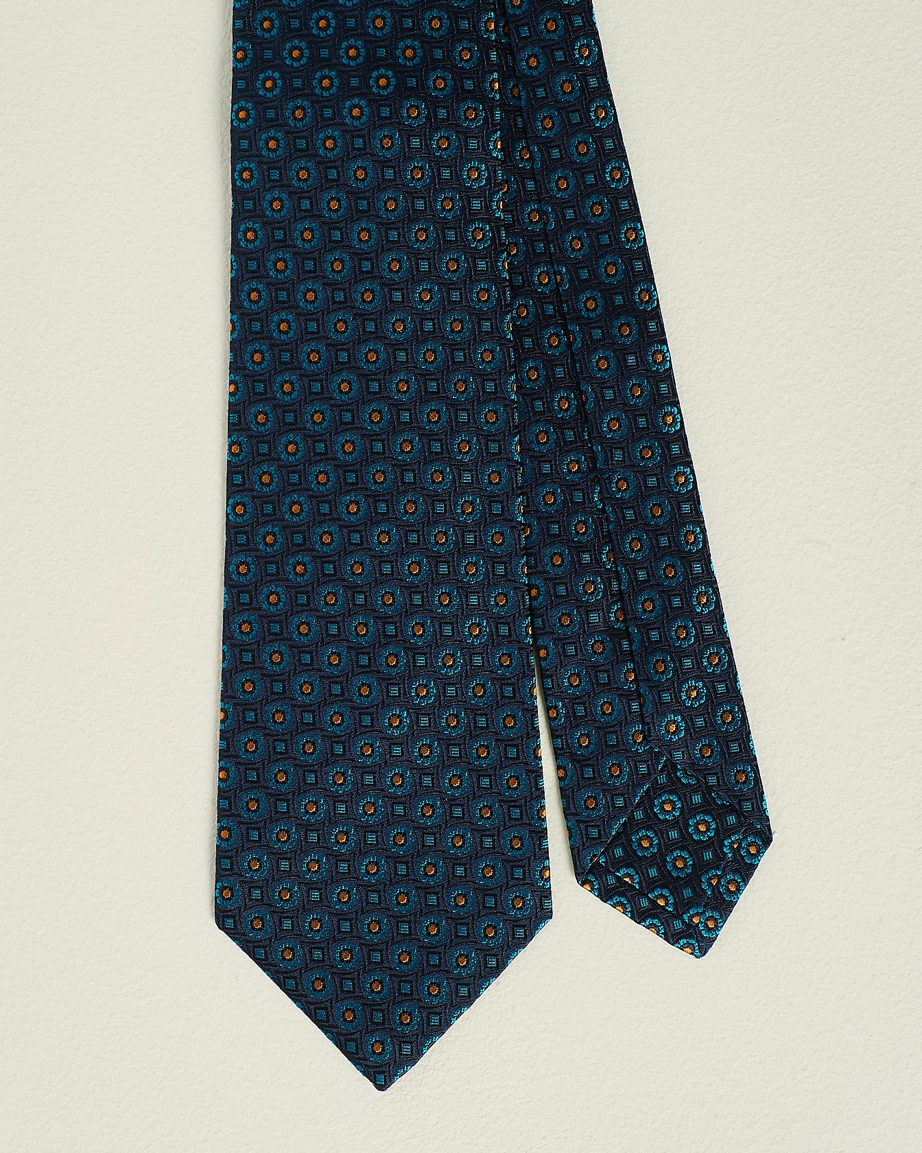 PATTERNED SILK TIE