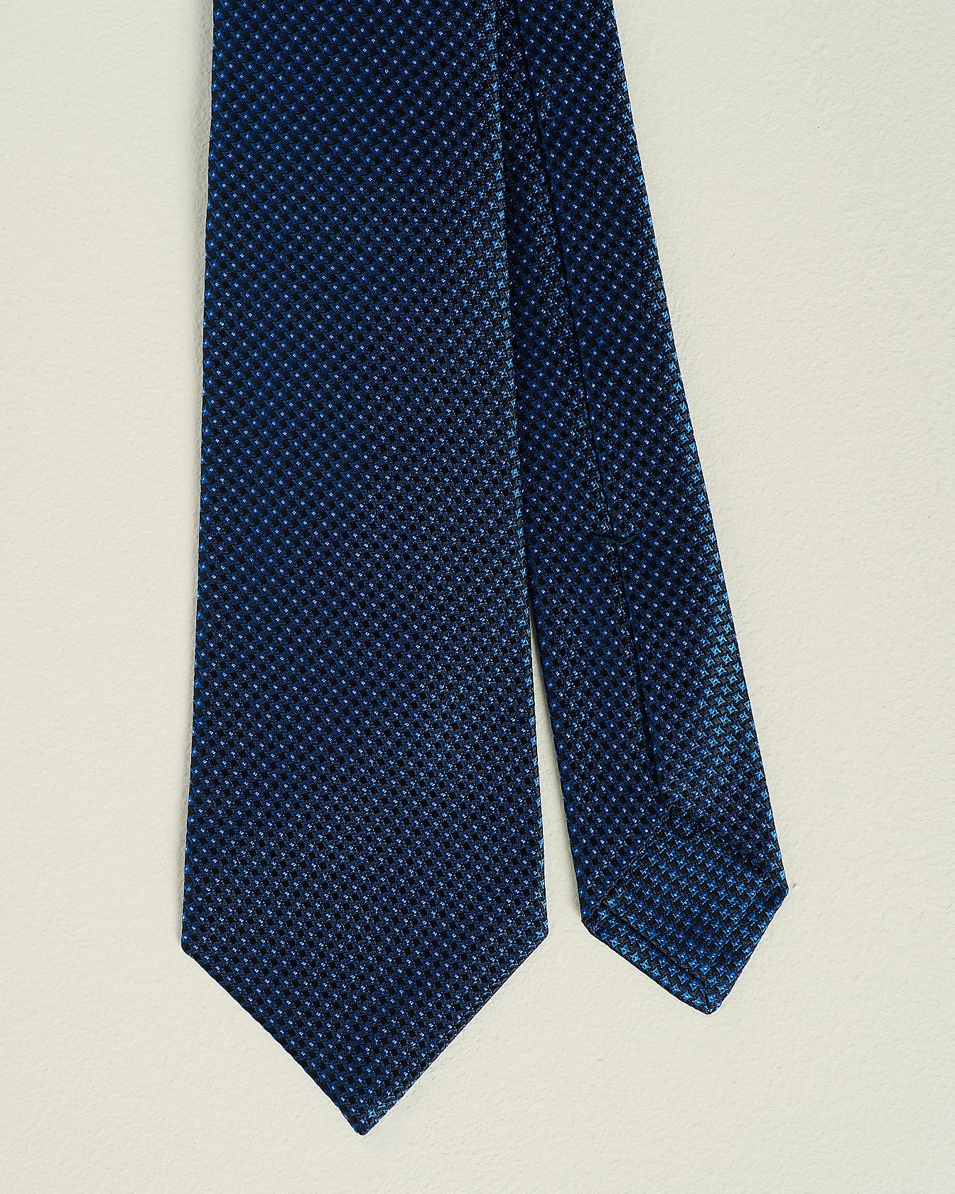 PATTERNED SILK TIE