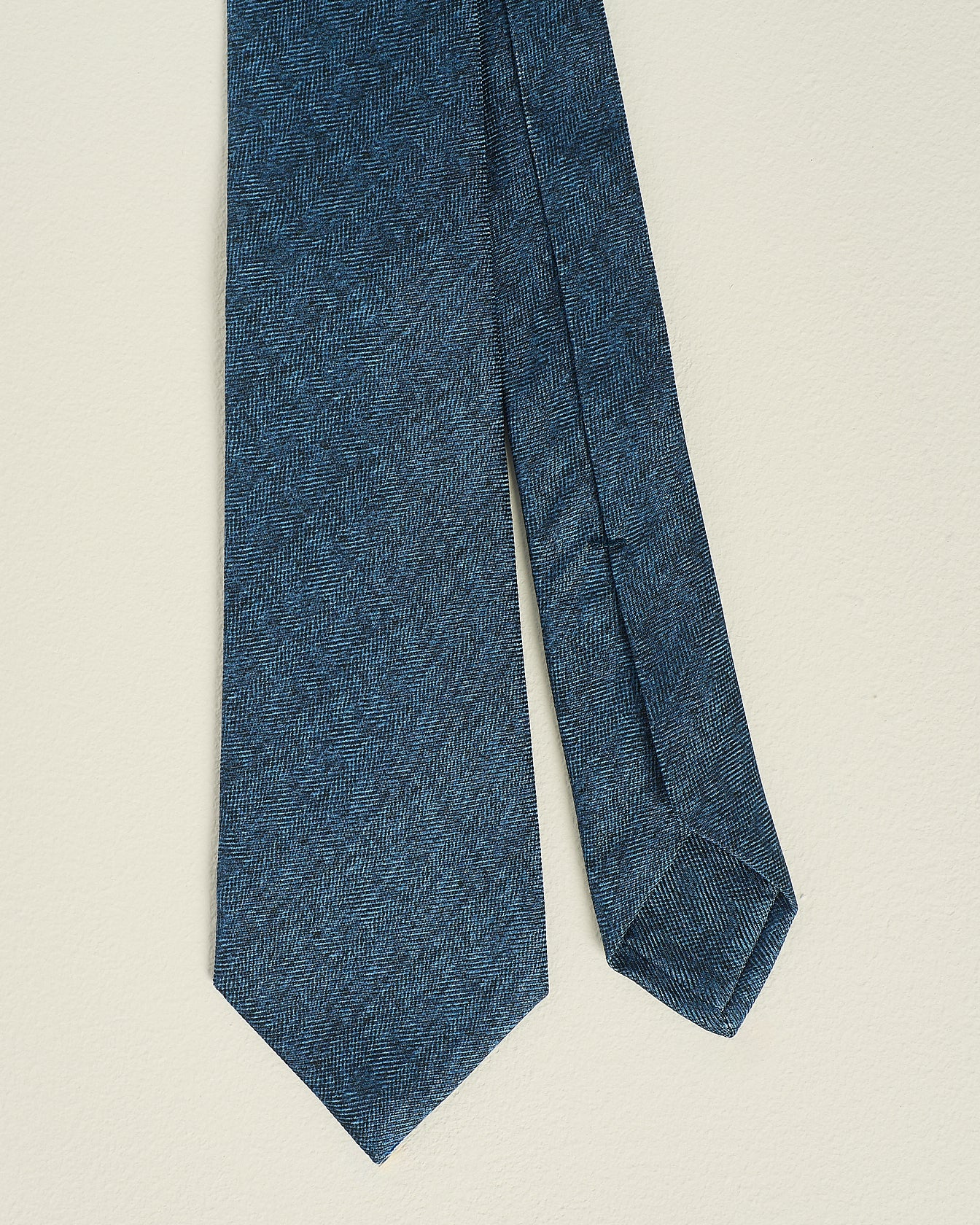 PATTERNED SILK TIE