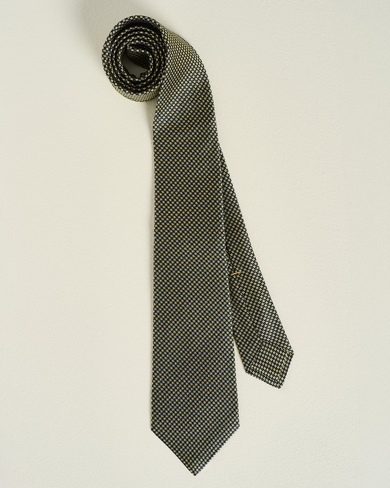 PATTERNED SILK TIE