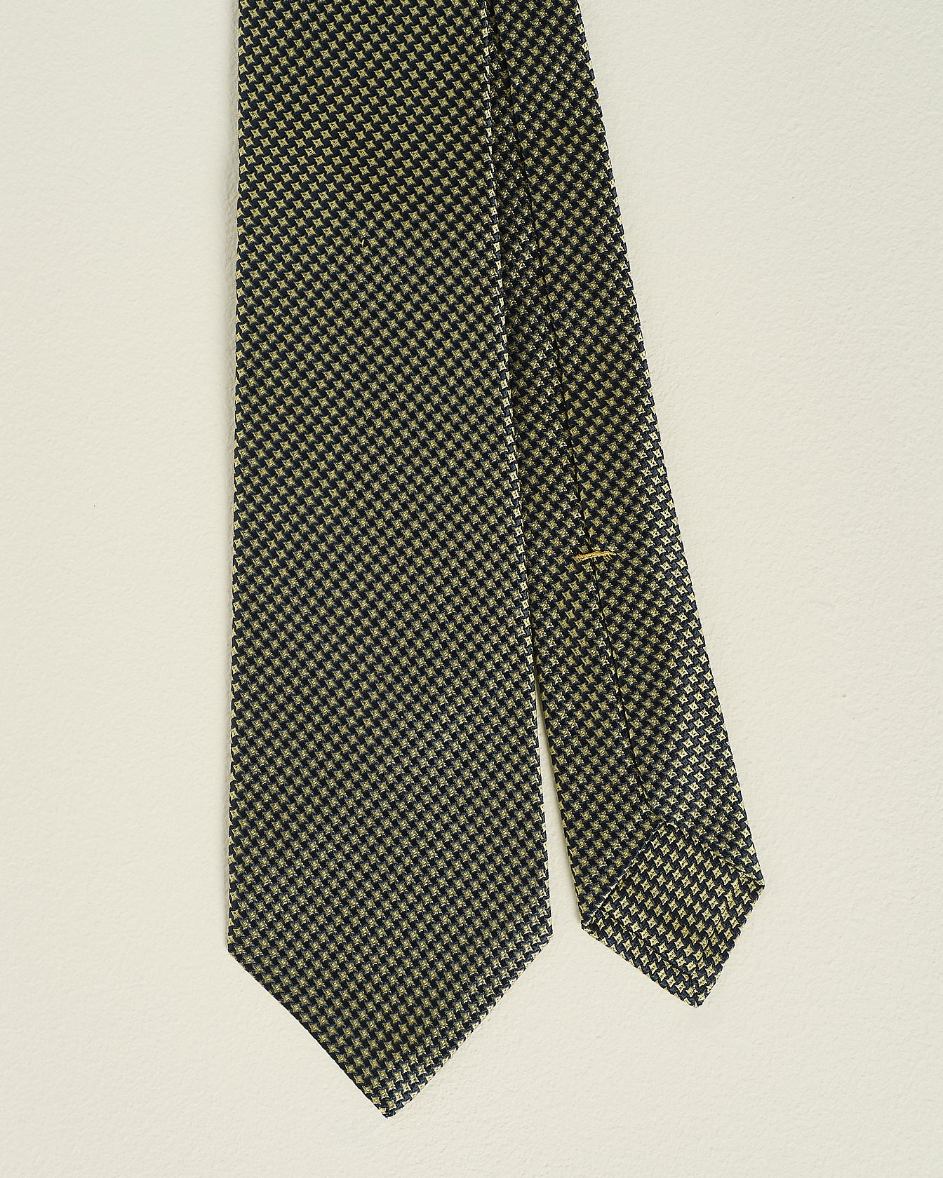 PATTERNED SILK TIE