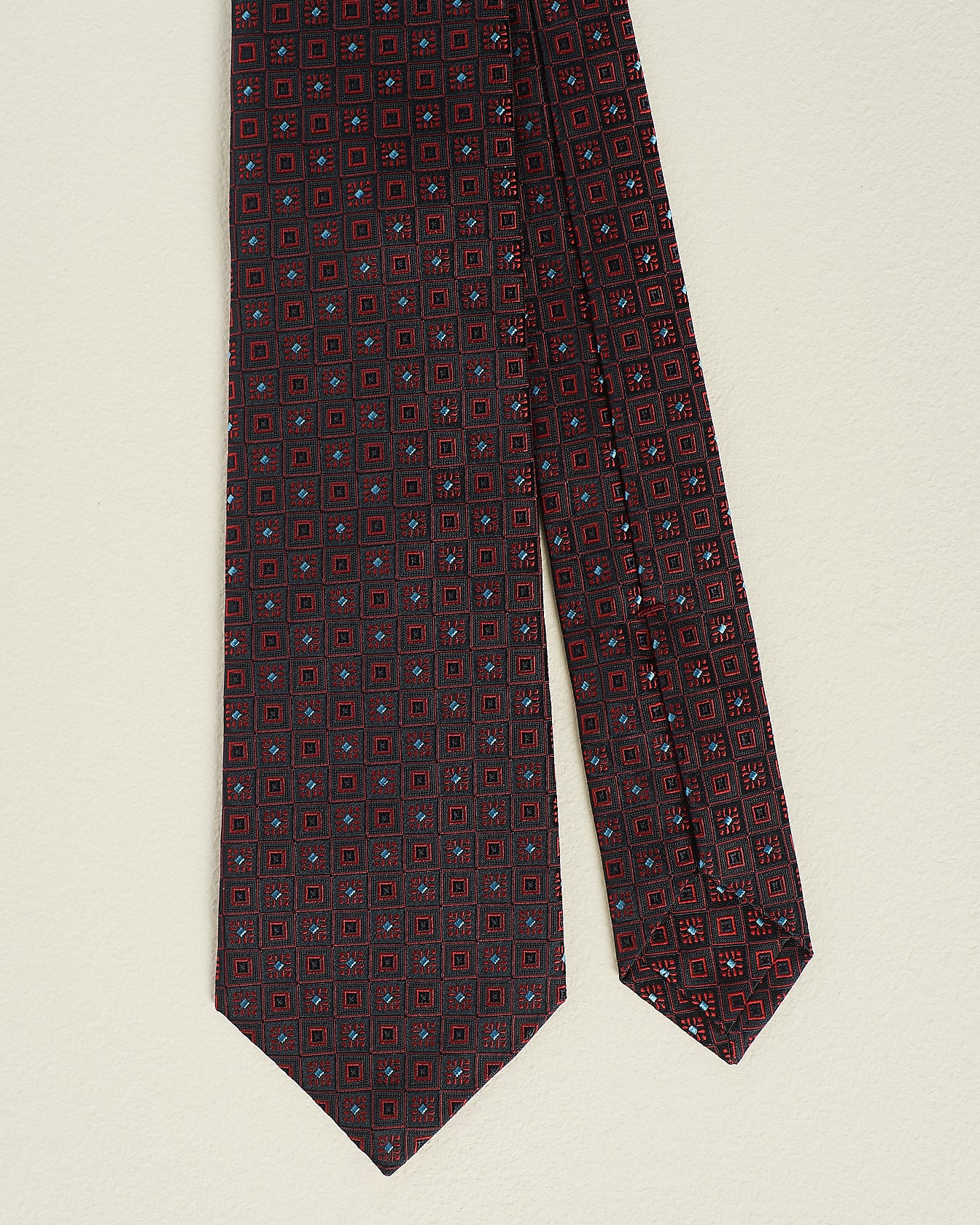PATTERNED SILK TIE