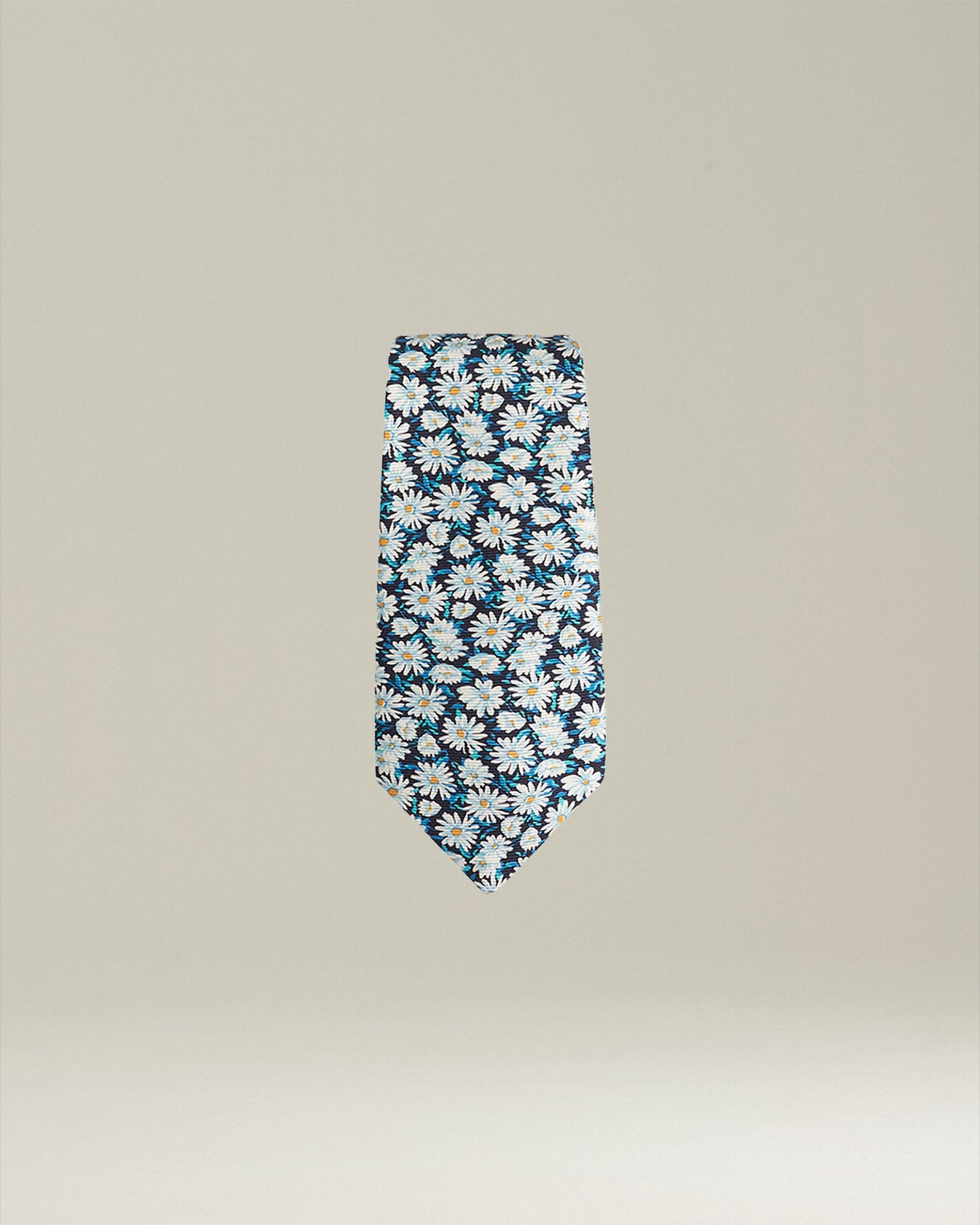 PATTERNED SILK TIE