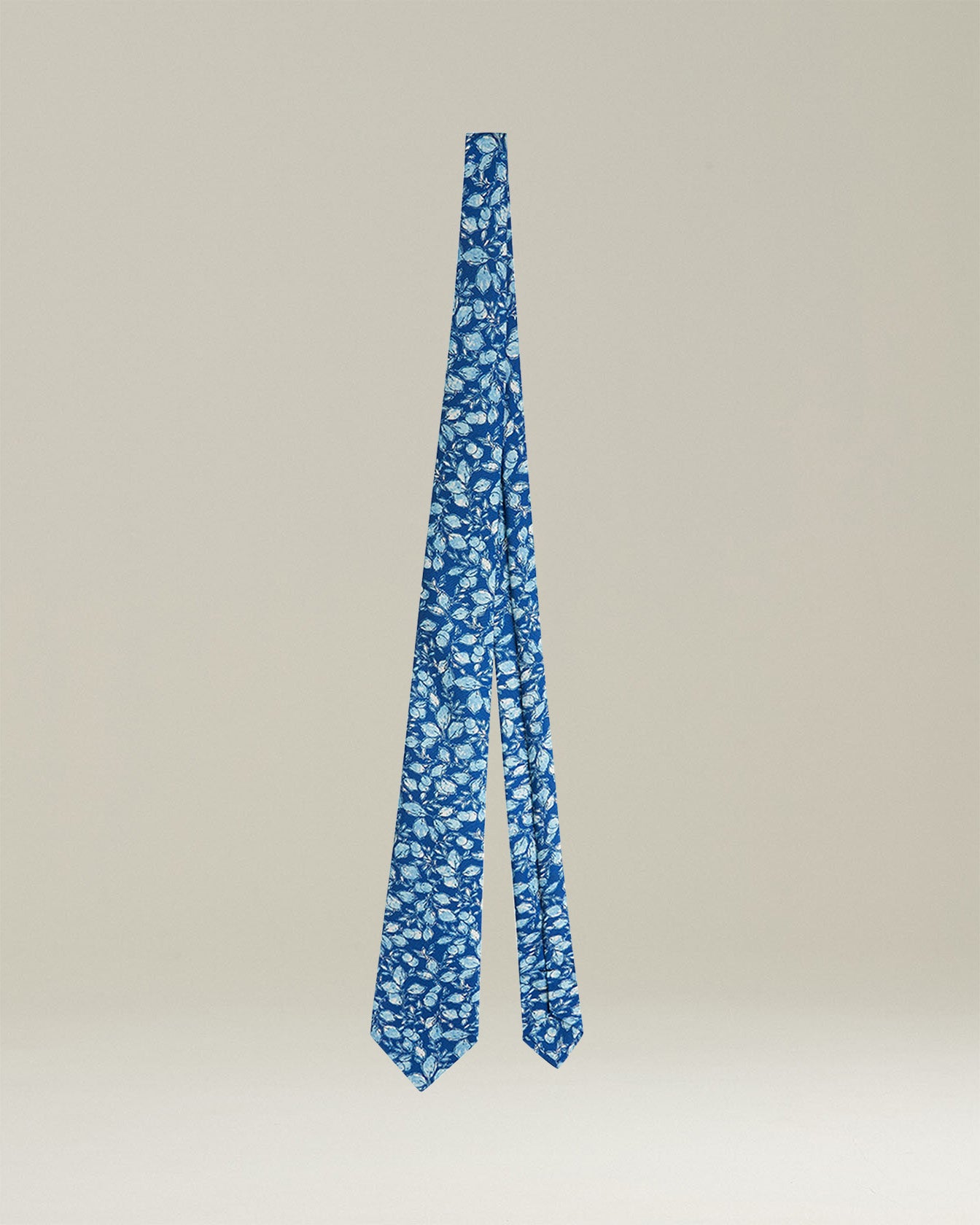 PATTERNED SILK TIE