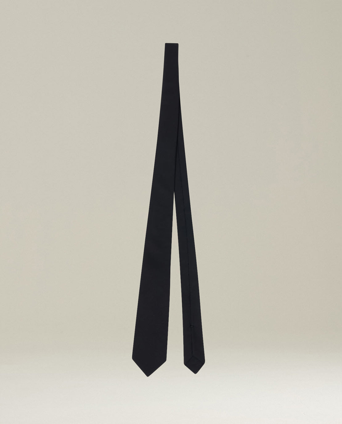BLACK 14-MICRON WOOL TIE
