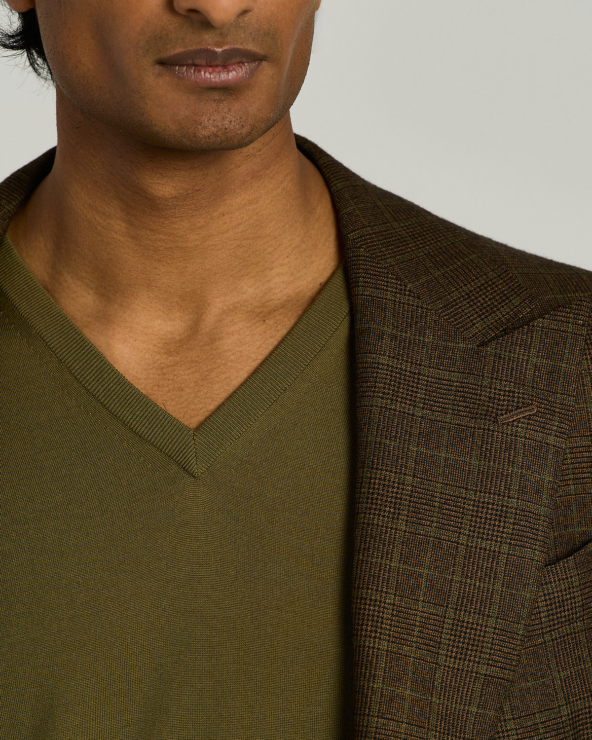 LODEN GREEN ULTRAFINE WOOL V-NECK SWEATER 4